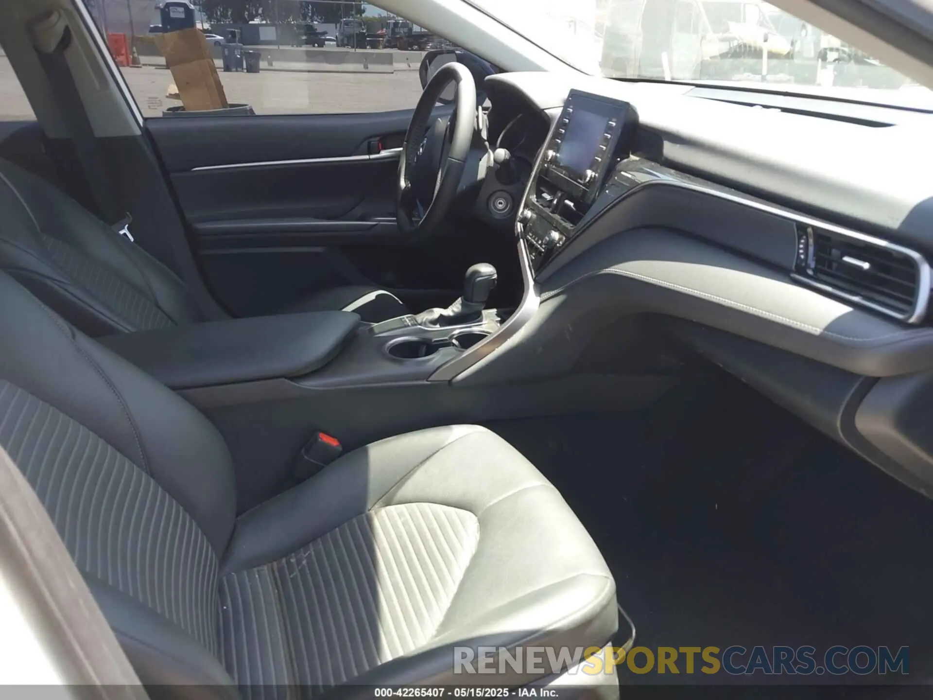 5 fotografías del automóvil dañado 4T1G11AK2PU146903 TOYOTA CAMRY 2023