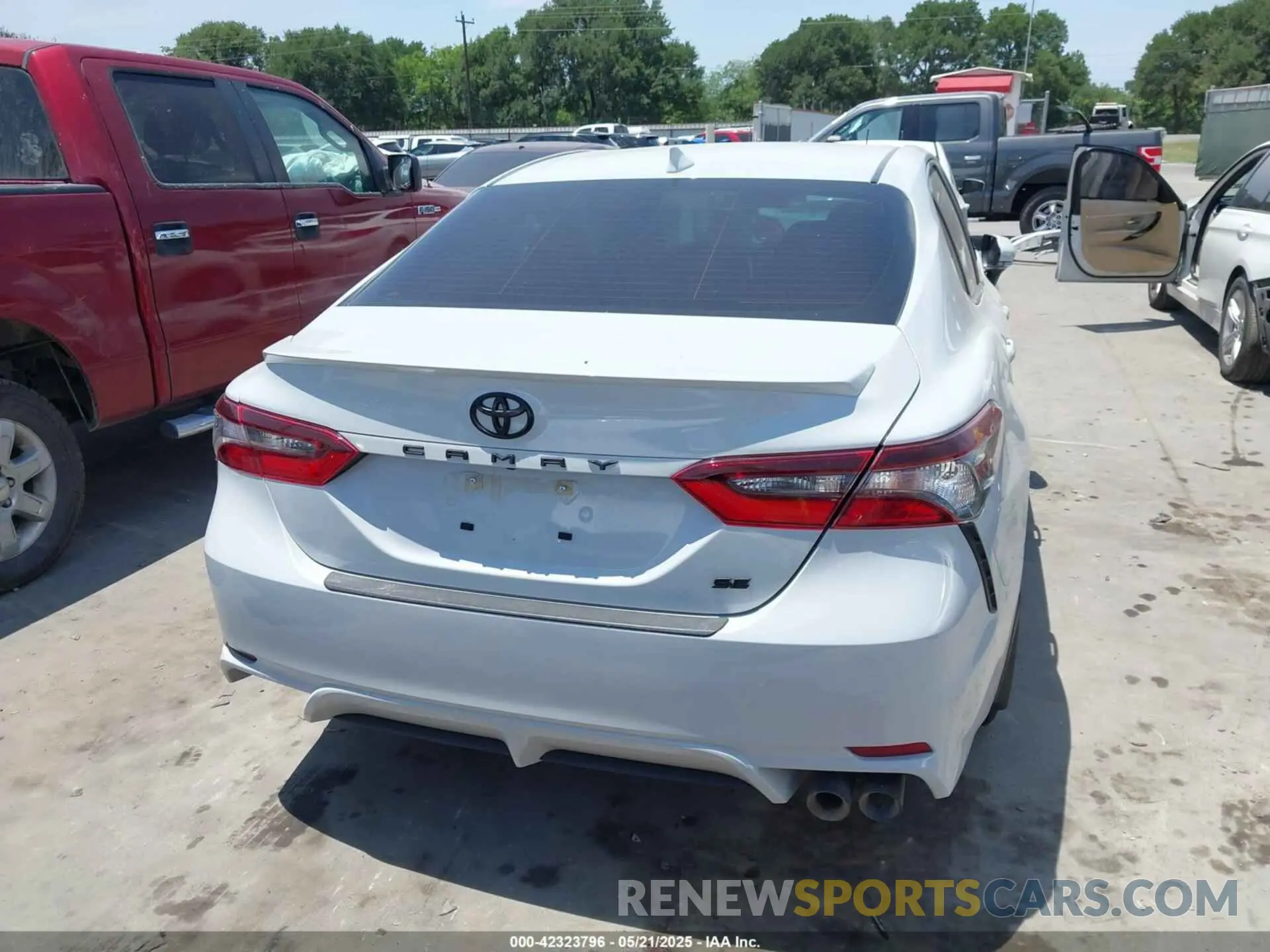 16 fotografías del automóvil dañado 4T1G11AK2PU171610 TOYOTA CAMRY 2023