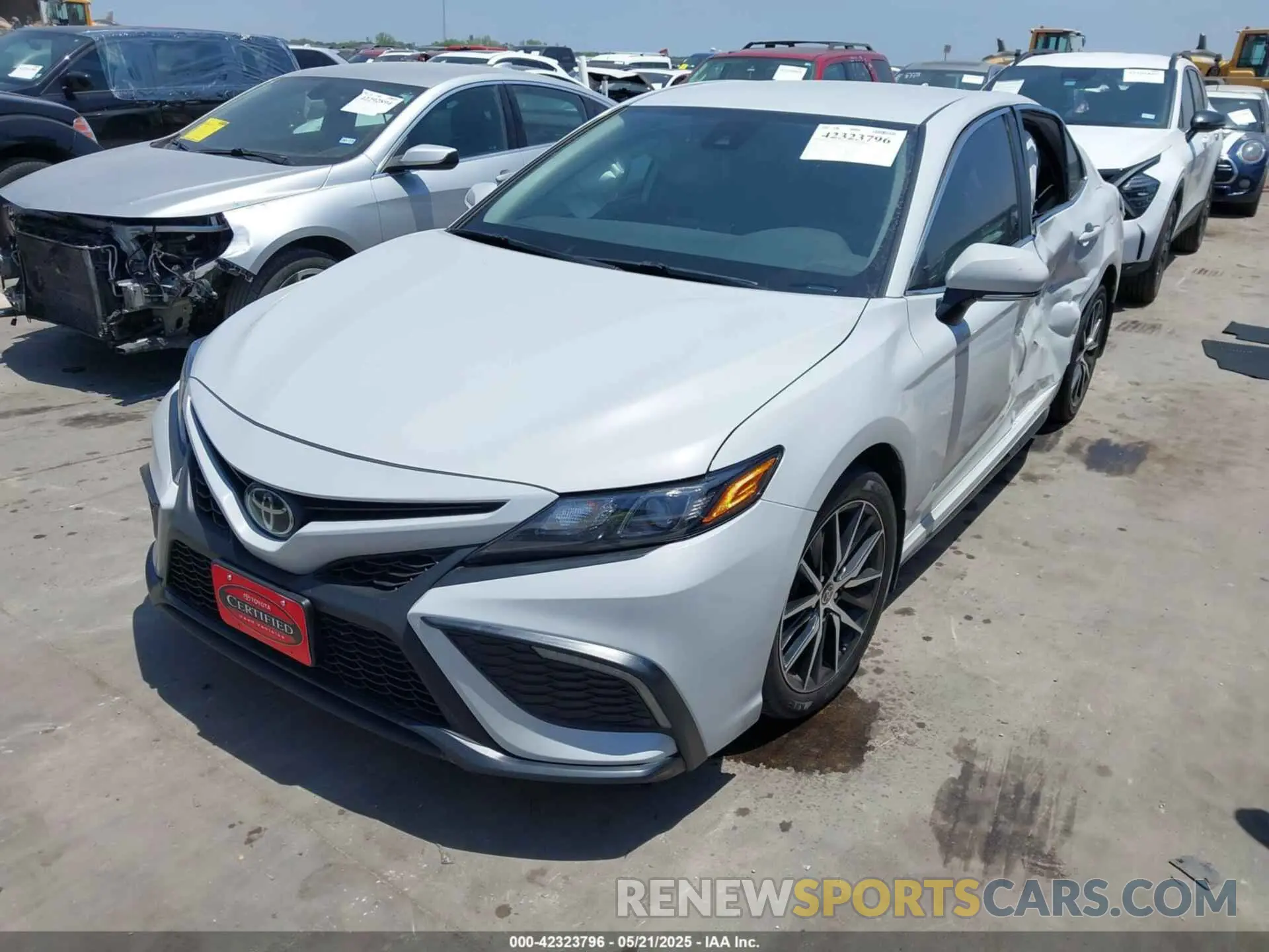2 fotografías del automóvil dañado 4T1G11AK2PU171610 TOYOTA CAMRY 2023
