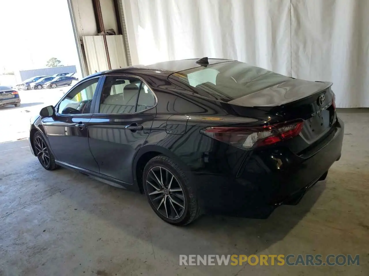 2 fotografías del automóvil dañado 4T1G11AK2PU184003 TOYOTA CAMRY 2023
