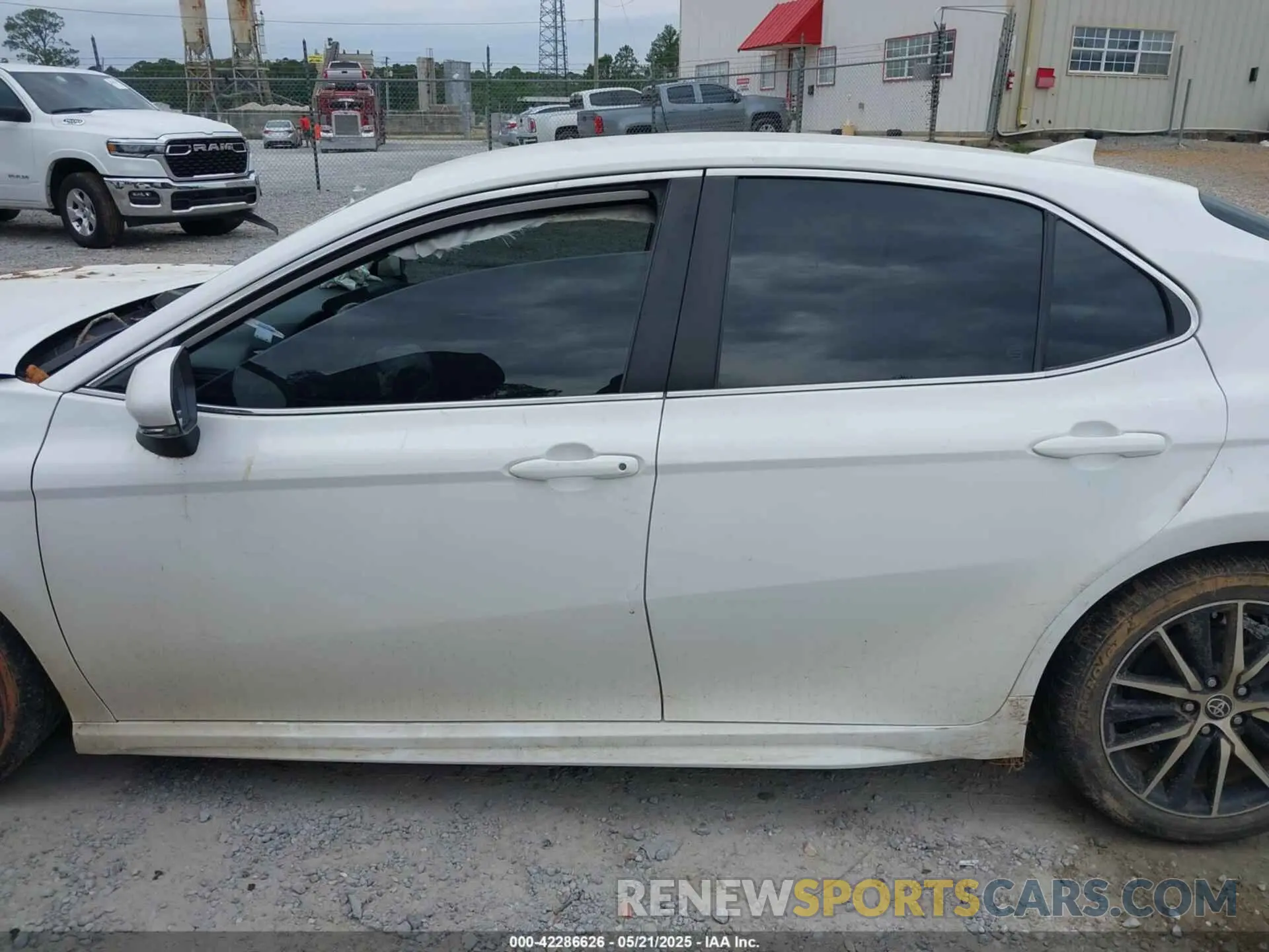14 fotografías del automóvil dañado 4T1G11AK2PU726524 TOYOTA CAMRY 2023