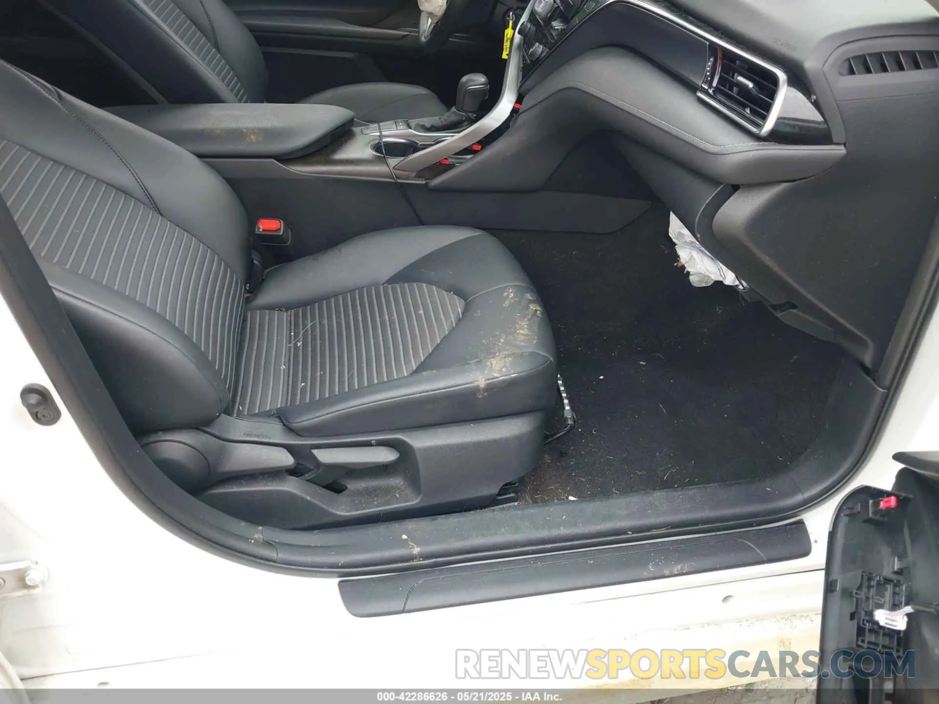 5 fotografías del automóvil dañado 4T1G11AK2PU726524 TOYOTA CAMRY 2023