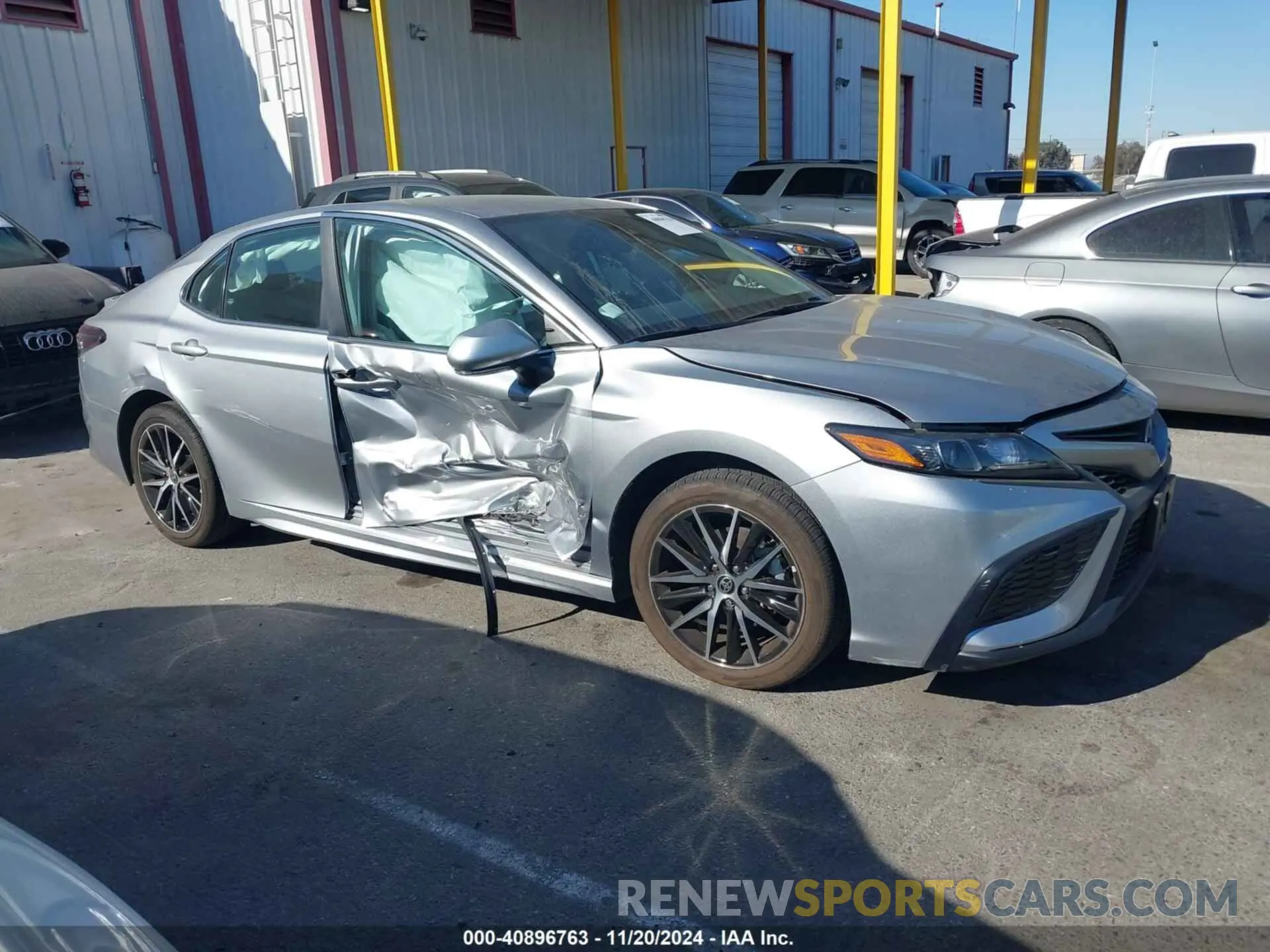 13 fotografías del automóvil dañado 4T1G11AK2PU740245 TOYOTA CAMRY 2023