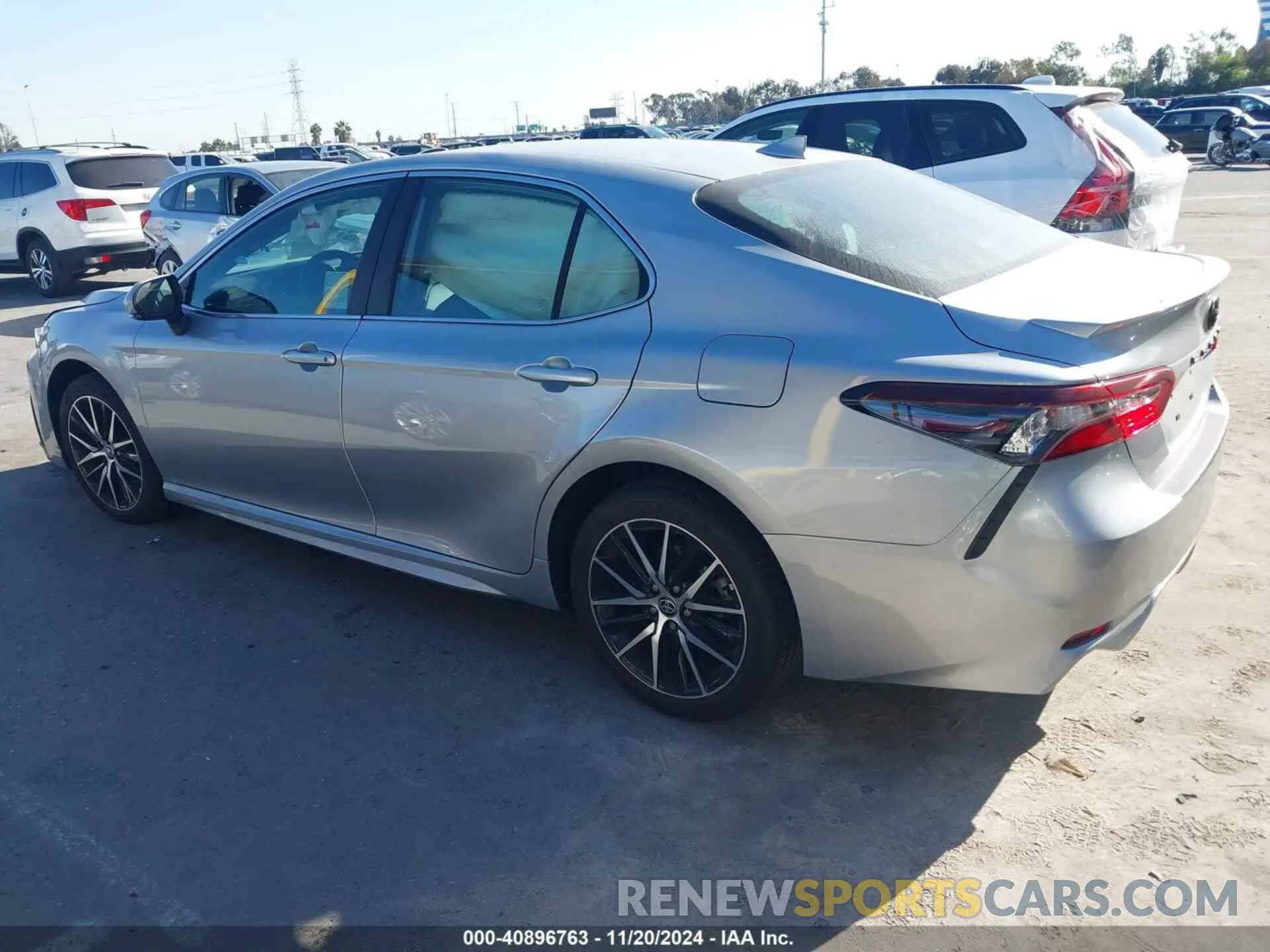 14 fotografías del automóvil dañado 4T1G11AK2PU740245 TOYOTA CAMRY 2023