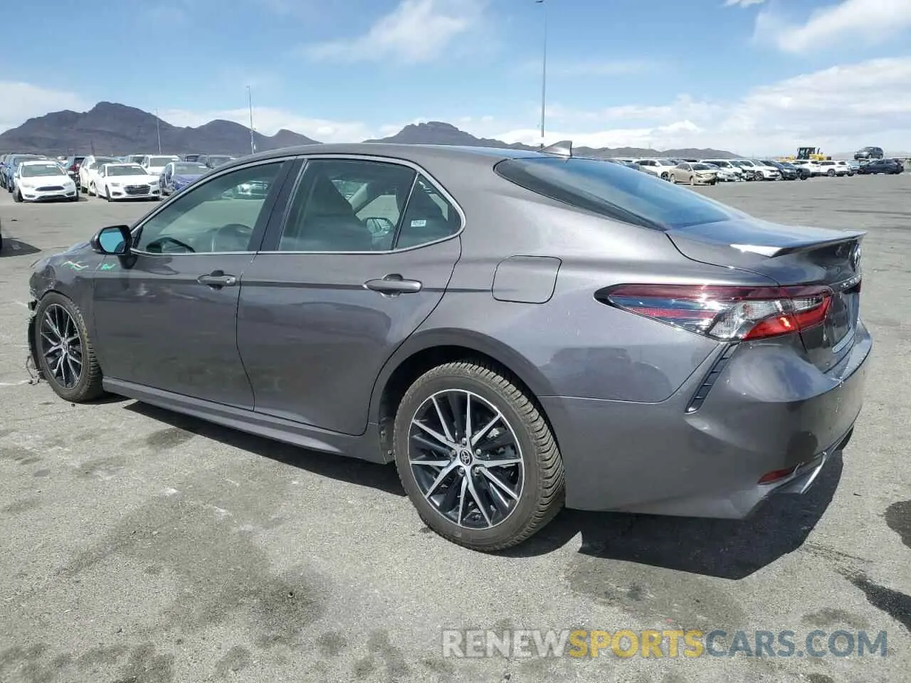 2 fotografías del automóvil dañado 4T1G11AK2PU744019 TOYOTA CAMRY 2023