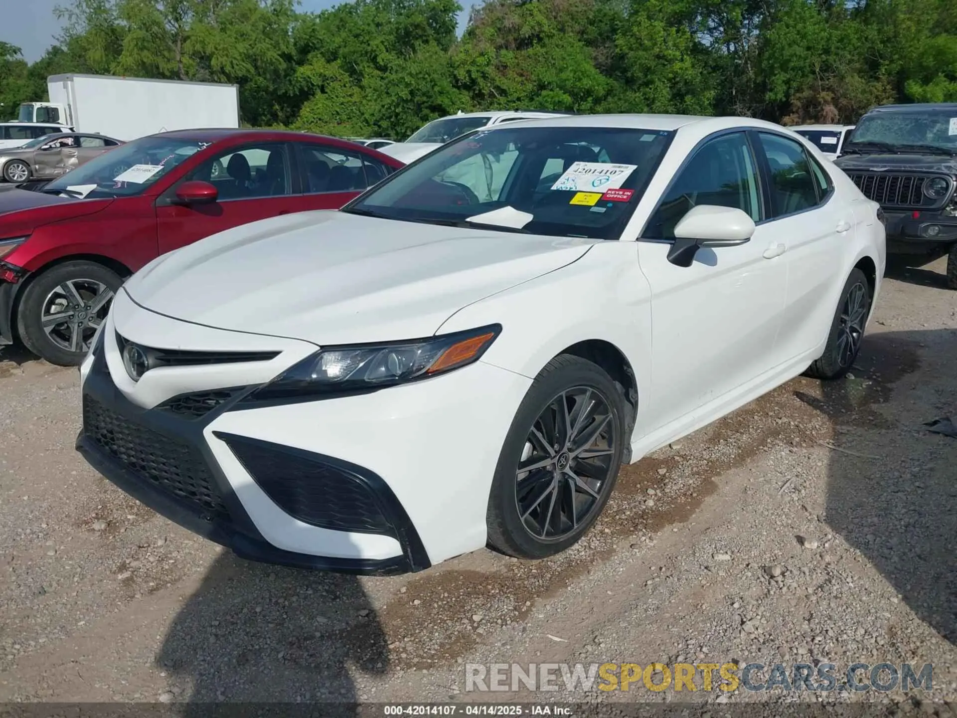 2 fotografías del automóvil dañado 4T1G11AK2PU749916 TOYOTA CAMRY 2023