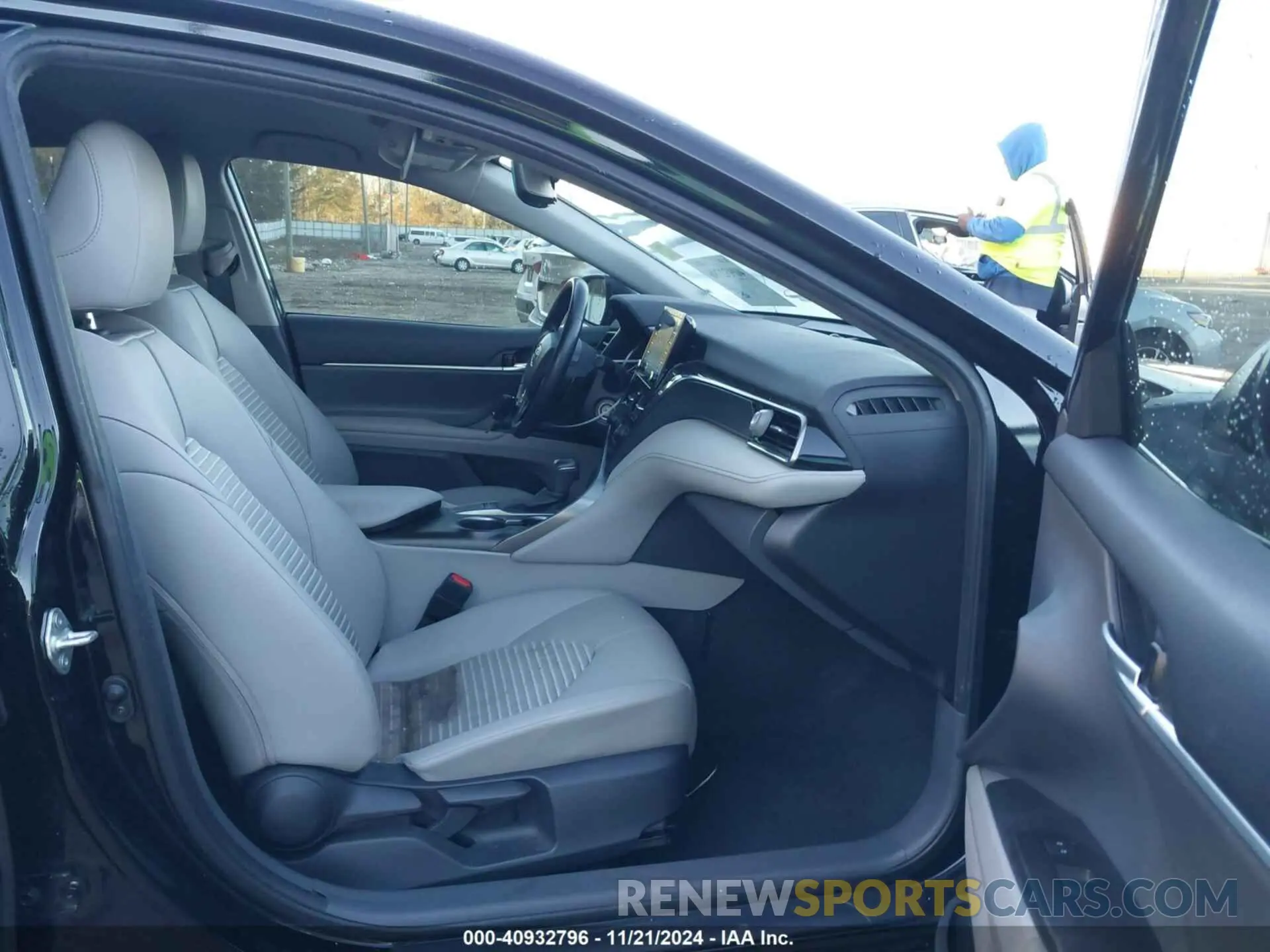 5 fotografías del automóvil dañado 4T1G11AK2PU794306 TOYOTA CAMRY 2023