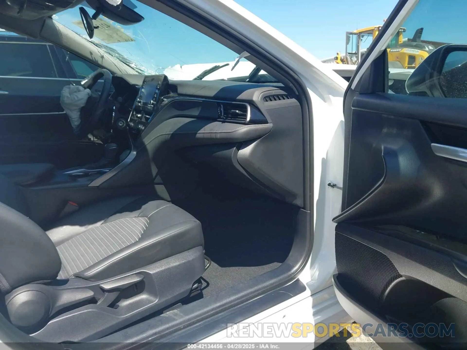 5 fotografías del automóvil dañado 4T1G11AK2PU800962 TOYOTA CAMRY 2023