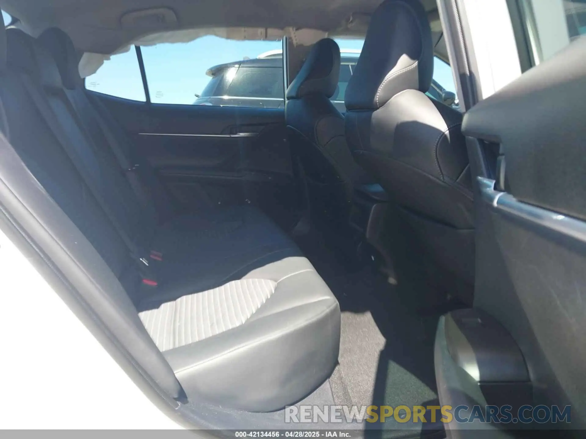 8 fotografías del automóvil dañado 4T1G11AK2PU800962 TOYOTA CAMRY 2023