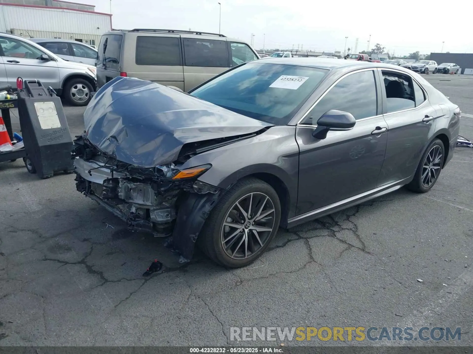 2 fotografías del automóvil dañado 4T1G11AK2PU806759 TOYOTA CAMRY 2023