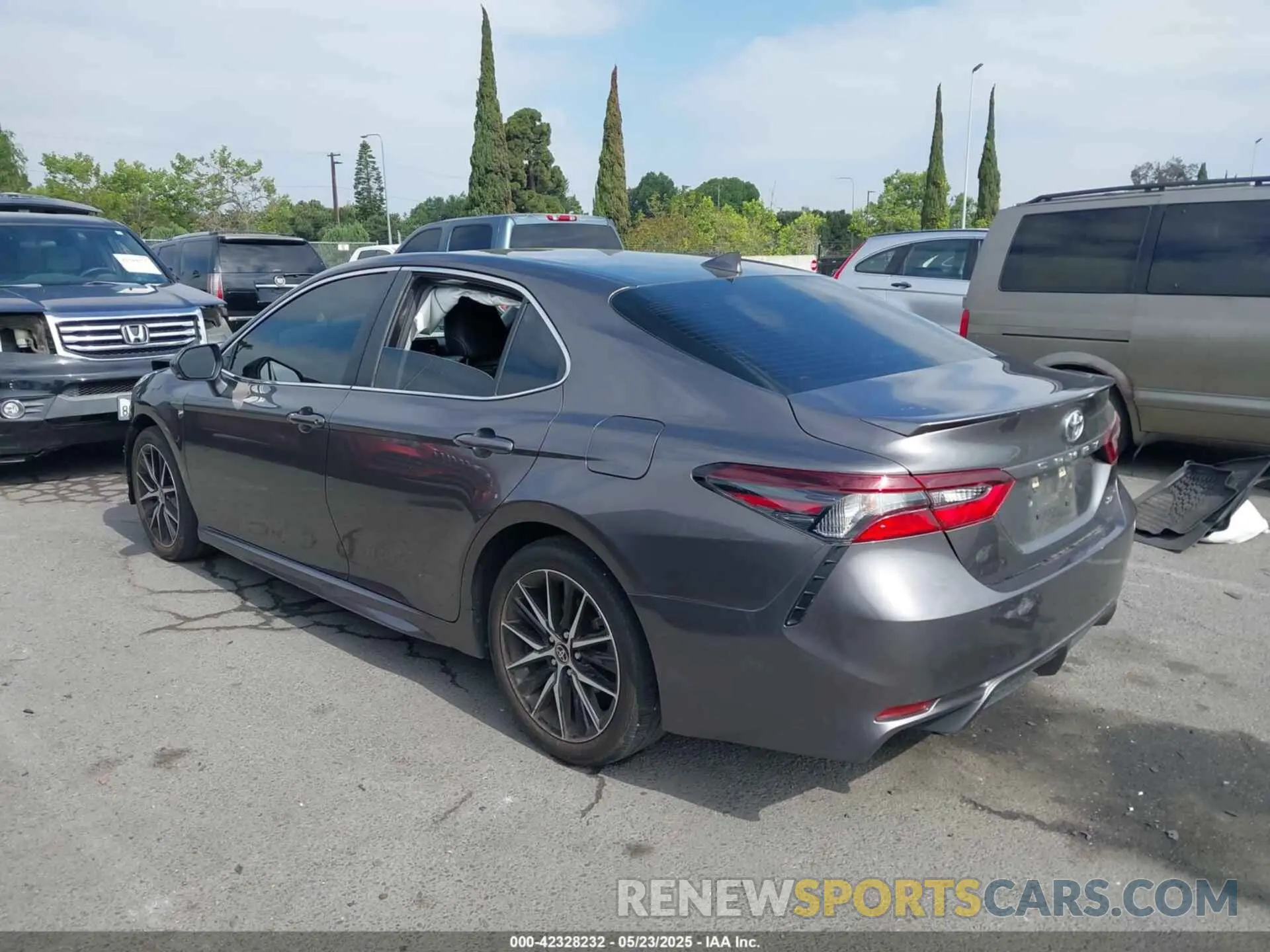 3 fotografías del automóvil dañado 4T1G11AK2PU806759 TOYOTA CAMRY 2023