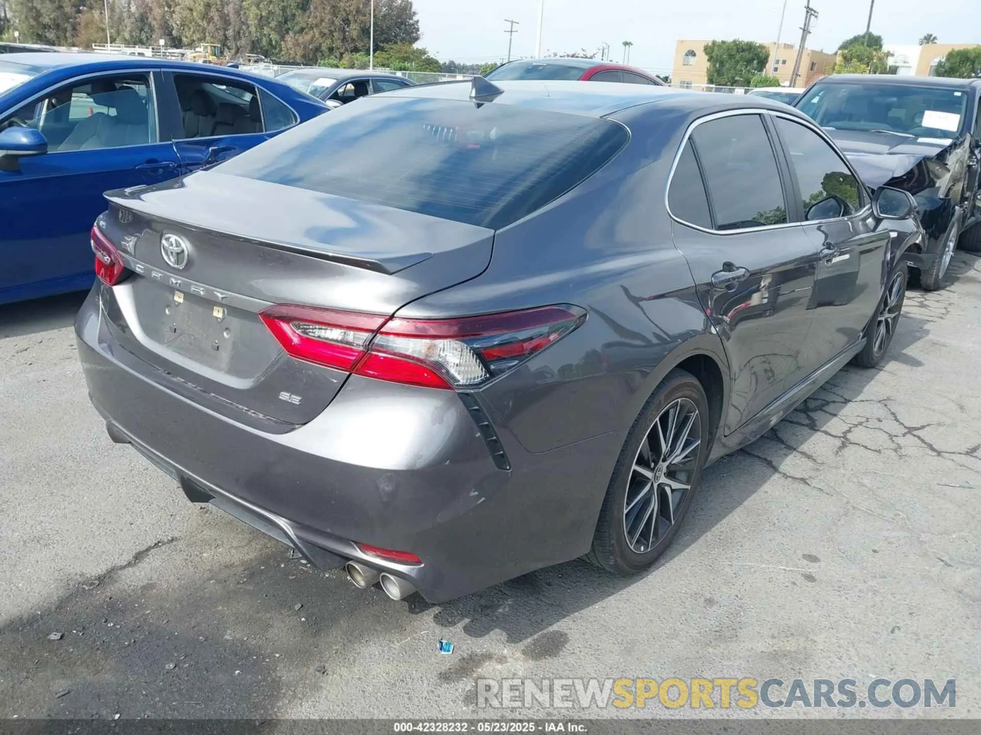 4 fotografías del automóvil dañado 4T1G11AK2PU806759 TOYOTA CAMRY 2023