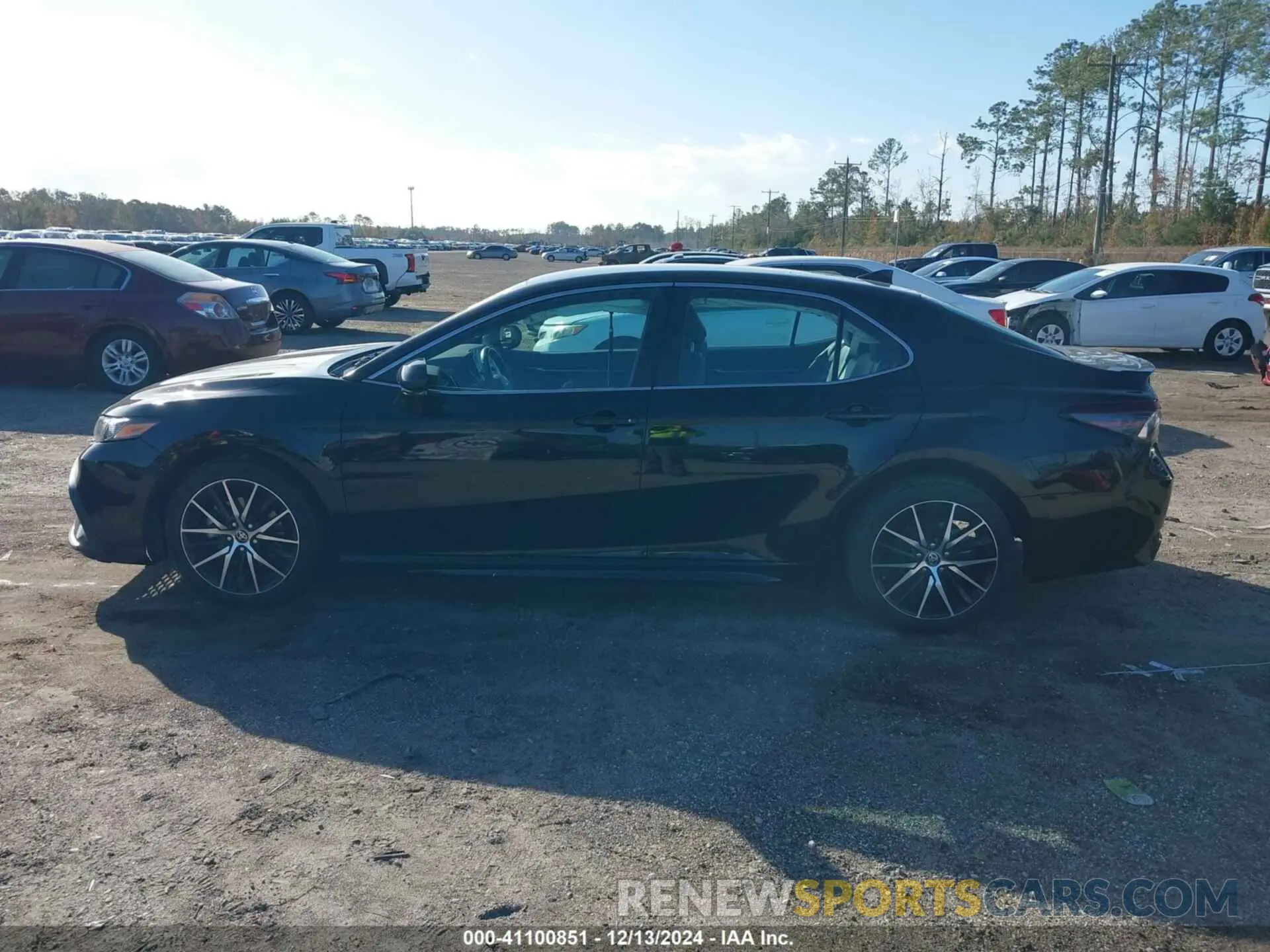 14 fotografías del automóvil dañado 4T1G11AK2PU811489 TOYOTA CAMRY 2023