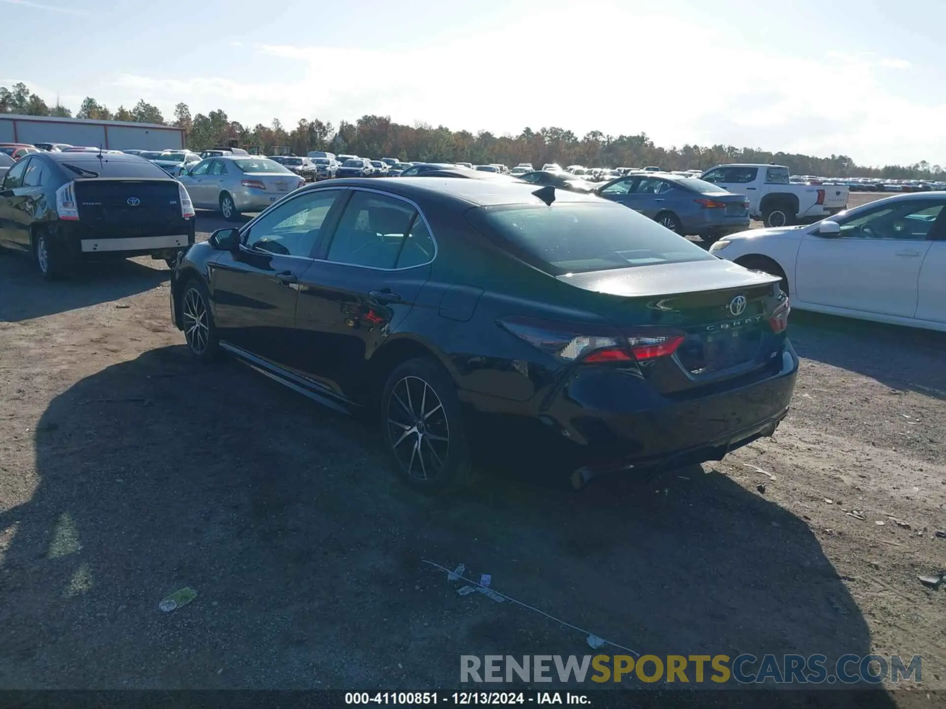 3 fotografías del automóvil dañado 4T1G11AK2PU811489 TOYOTA CAMRY 2023