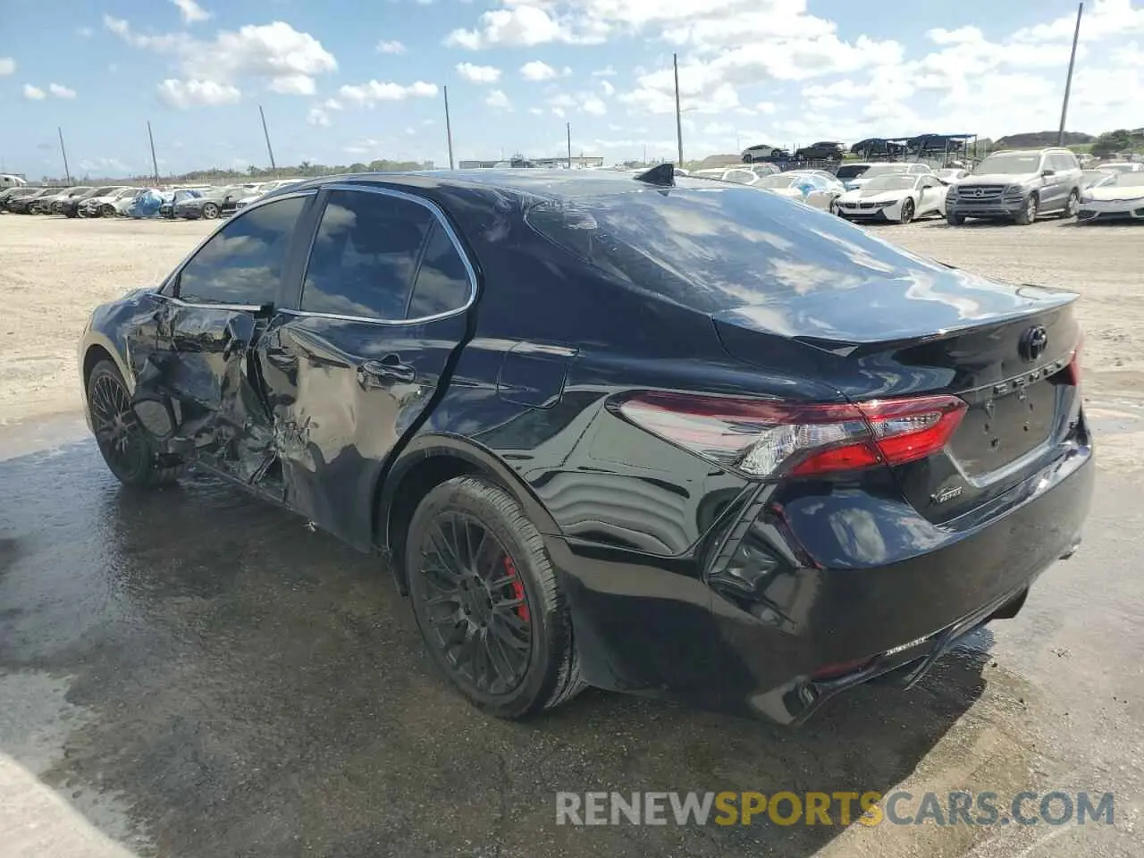 2 fotografías del automóvil dañado 4T1G11AK2PU811735 TOYOTA CAMRY 2023