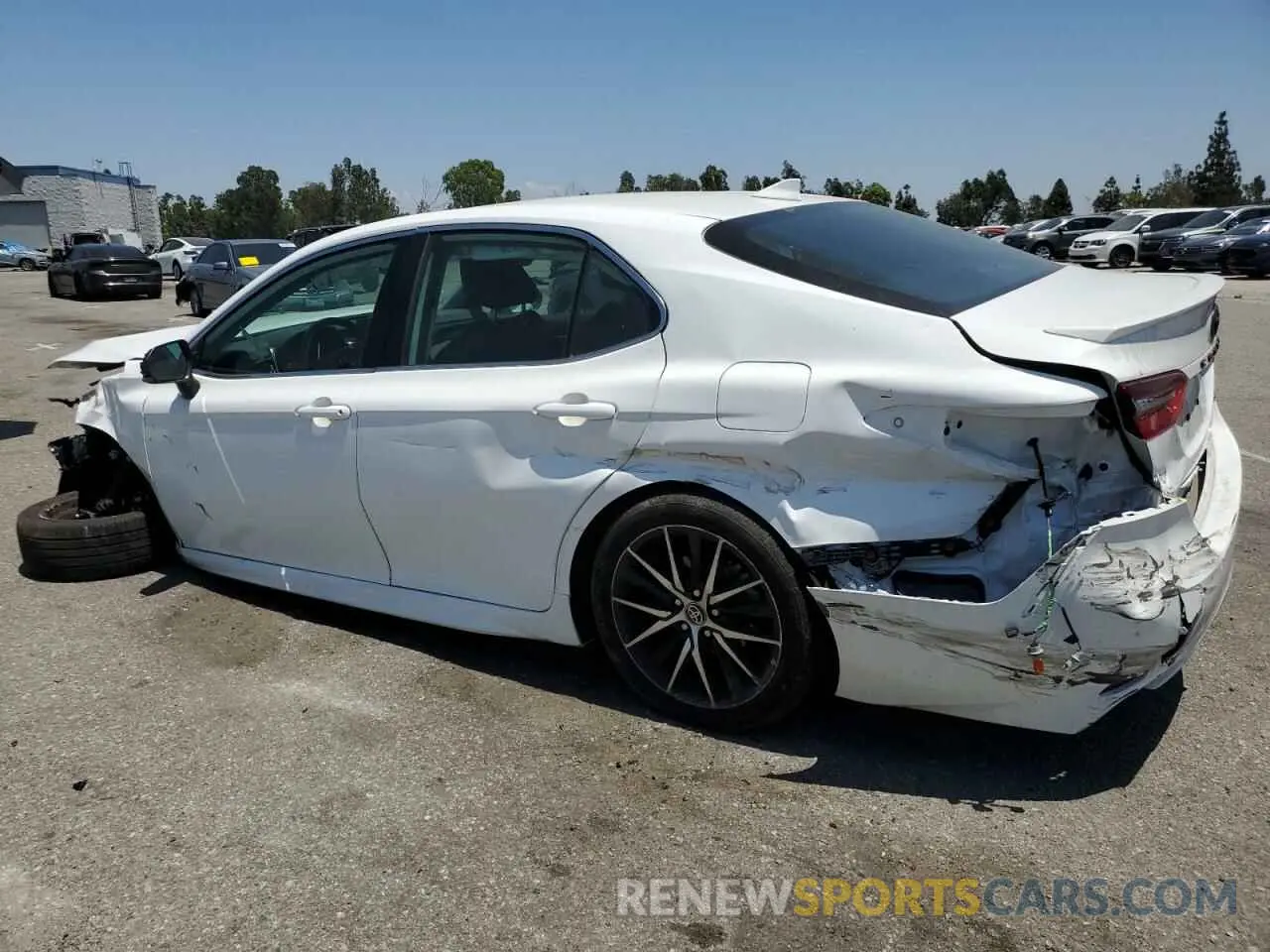 2 fotografías del automóvil dañado 4T1G11AK2PU821083 TOYOTA CAMRY 2023