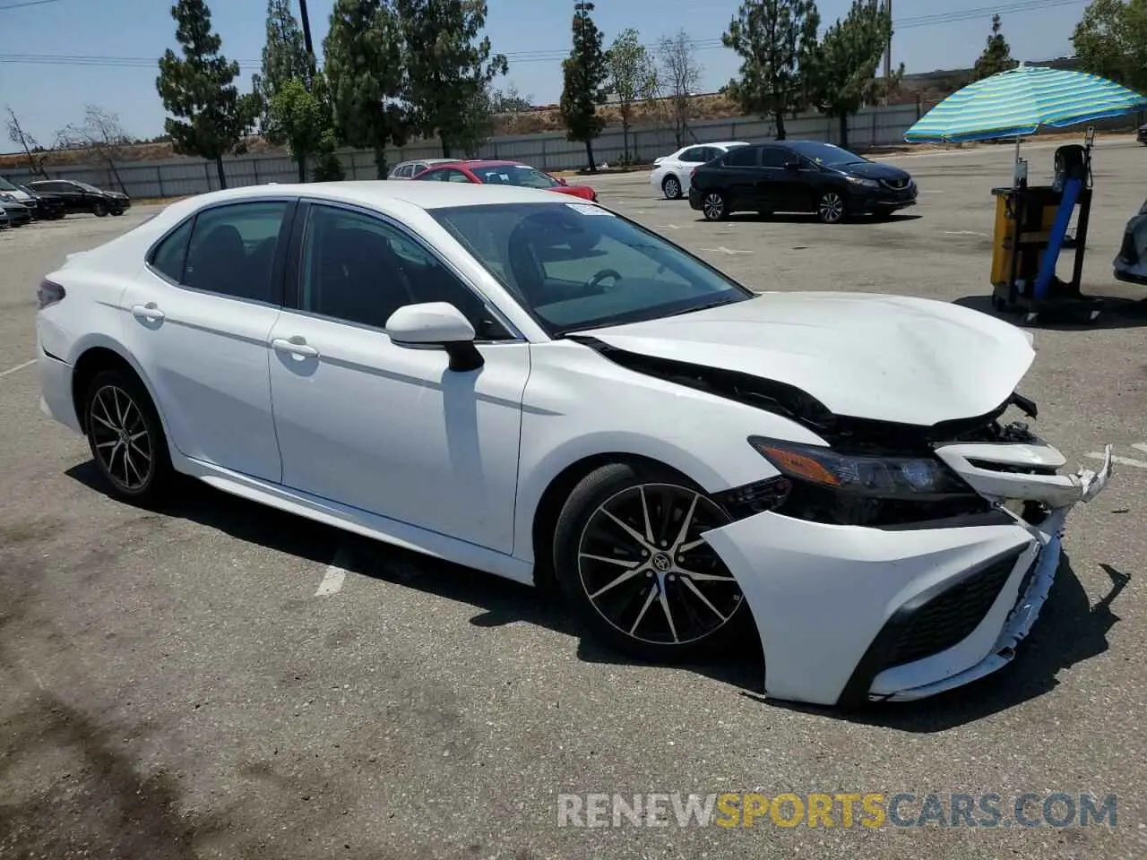 4 fotografías del automóvil dañado 4T1G11AK2PU821083 TOYOTA CAMRY 2023