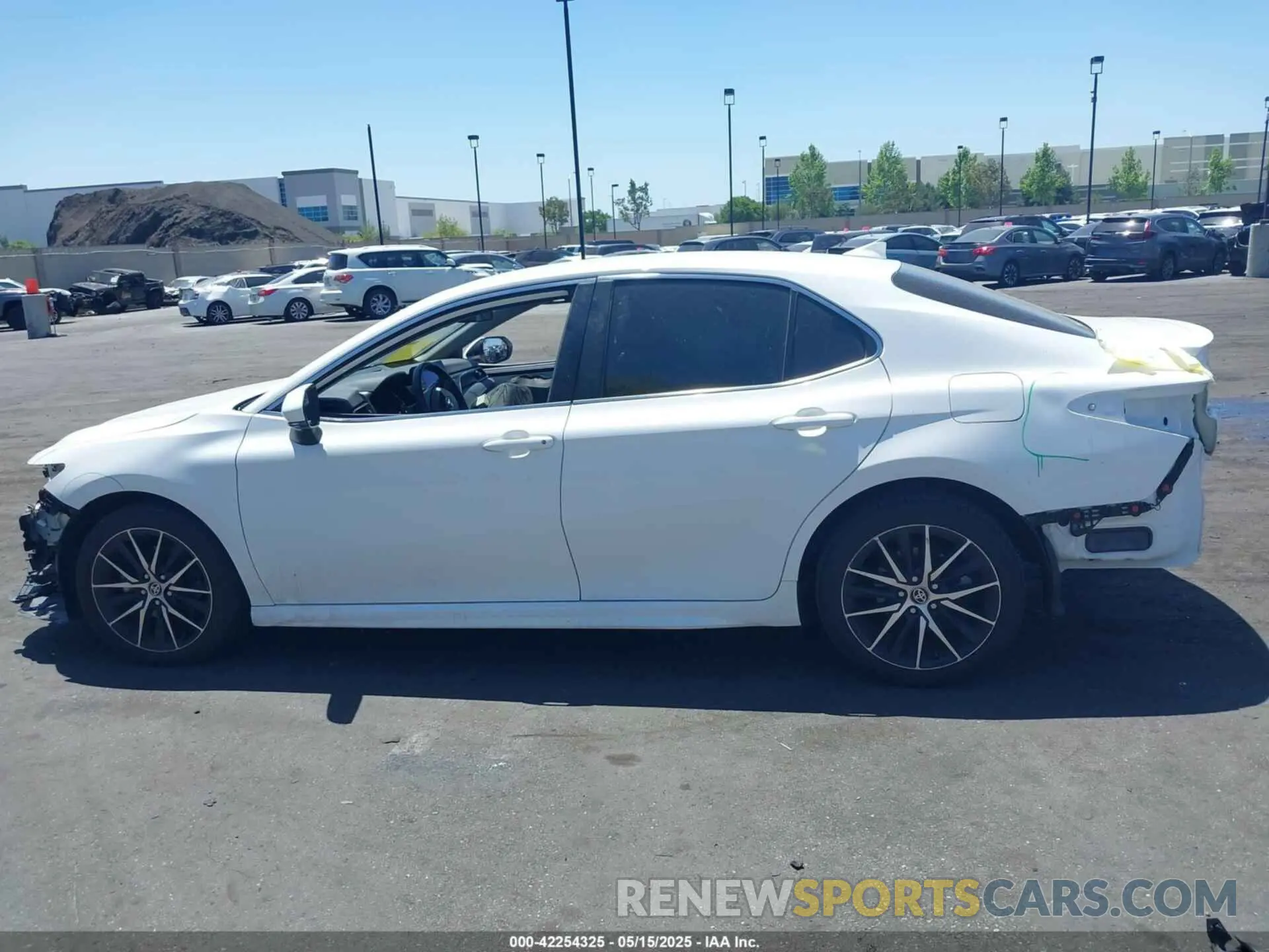 15 fotografías del automóvil dañado 4T1G11AK2PU826154 TOYOTA CAMRY 2023
