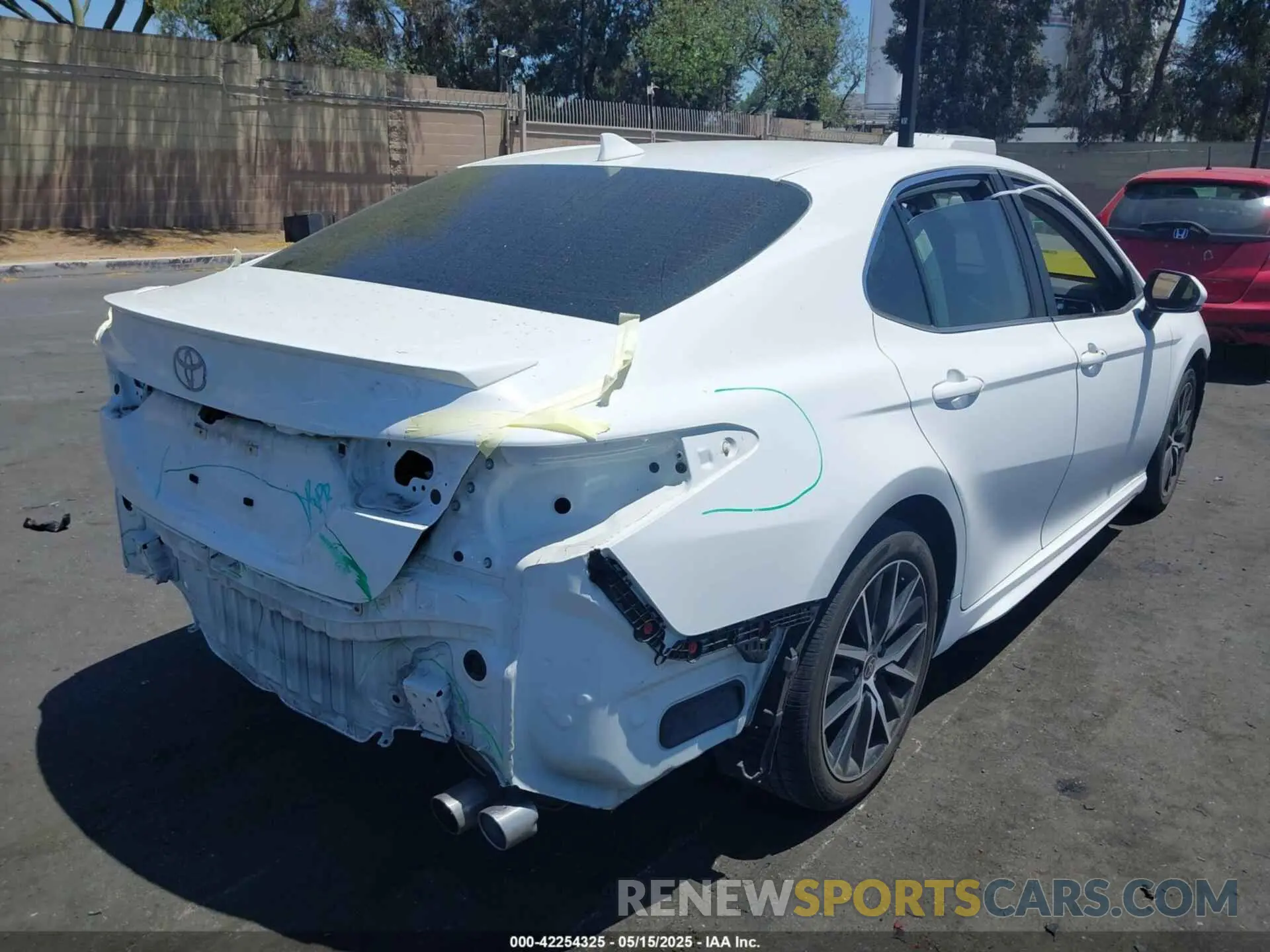 4 fotografías del automóvil dañado 4T1G11AK2PU826154 TOYOTA CAMRY 2023