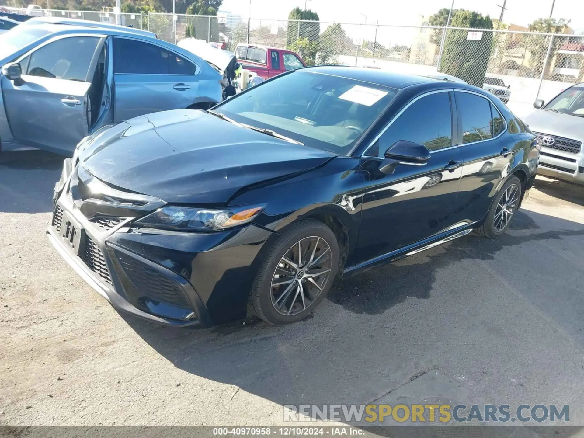 2 fotografías del automóvil dañado 4T1G11AK2PU826199 TOYOTA CAMRY 2023