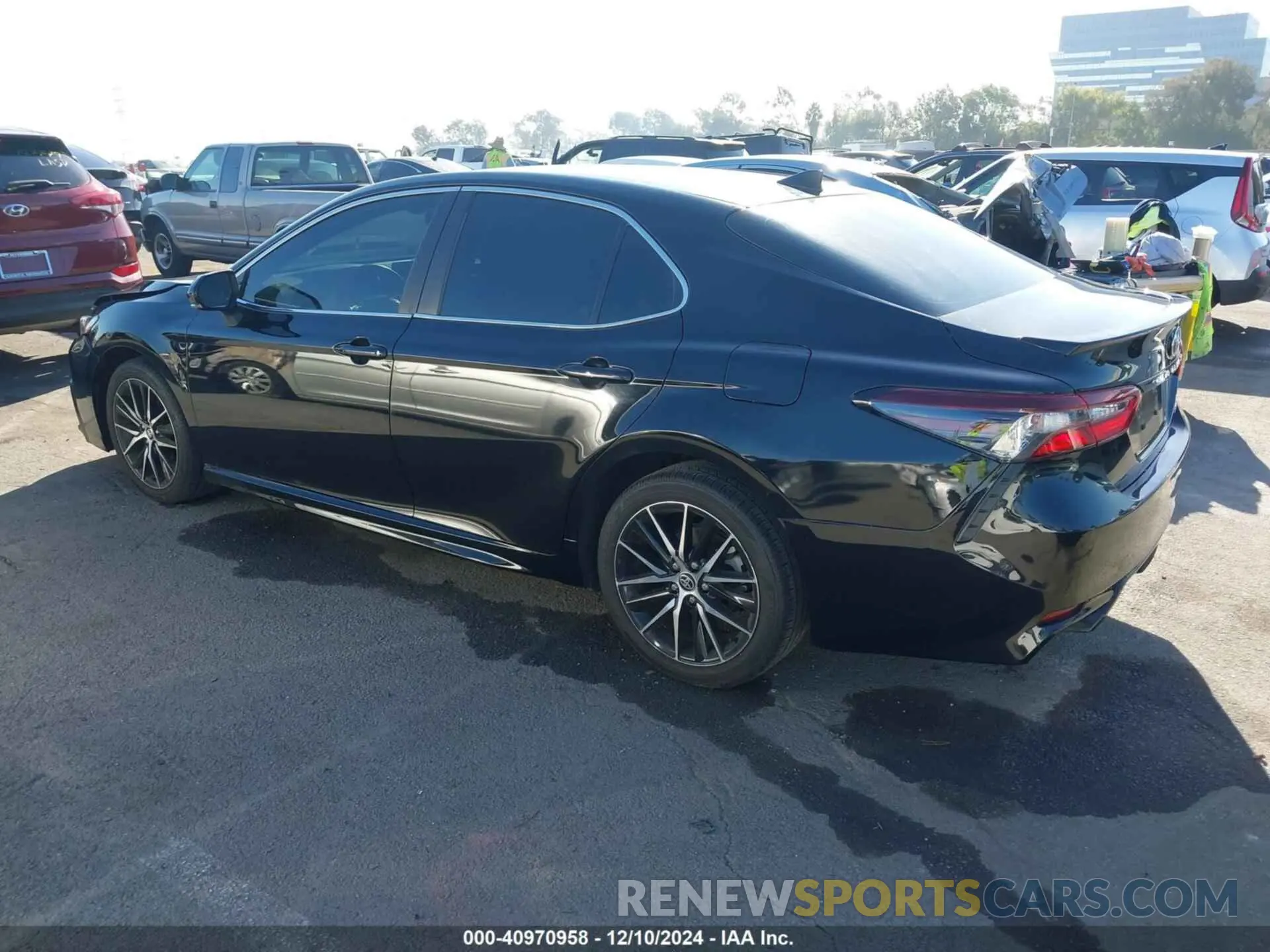 3 fotografías del automóvil dañado 4T1G11AK2PU826199 TOYOTA CAMRY 2023