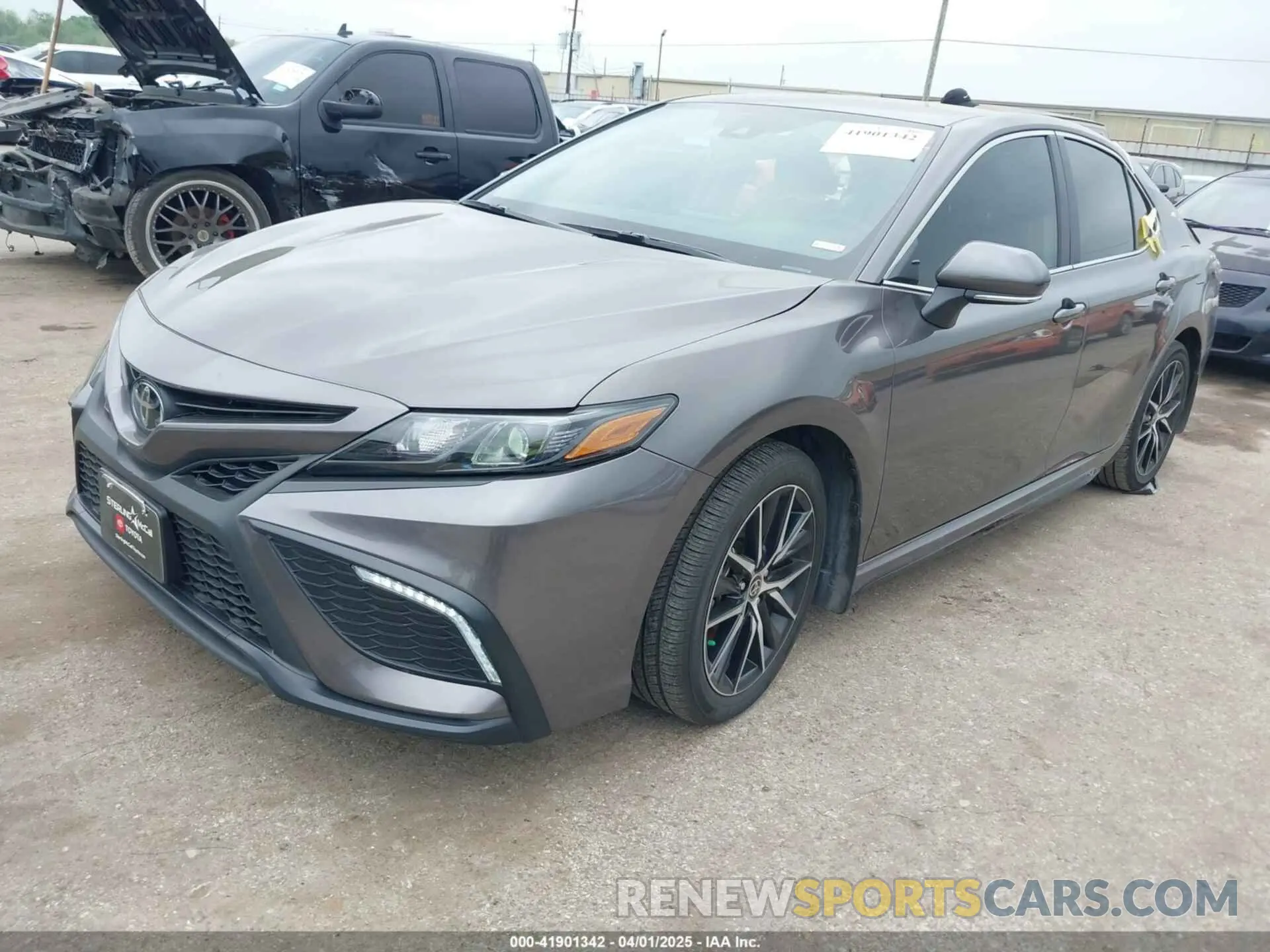 2 fotografías del automóvil dañado 4T1G11AK2PU835050 TOYOTA CAMRY 2023