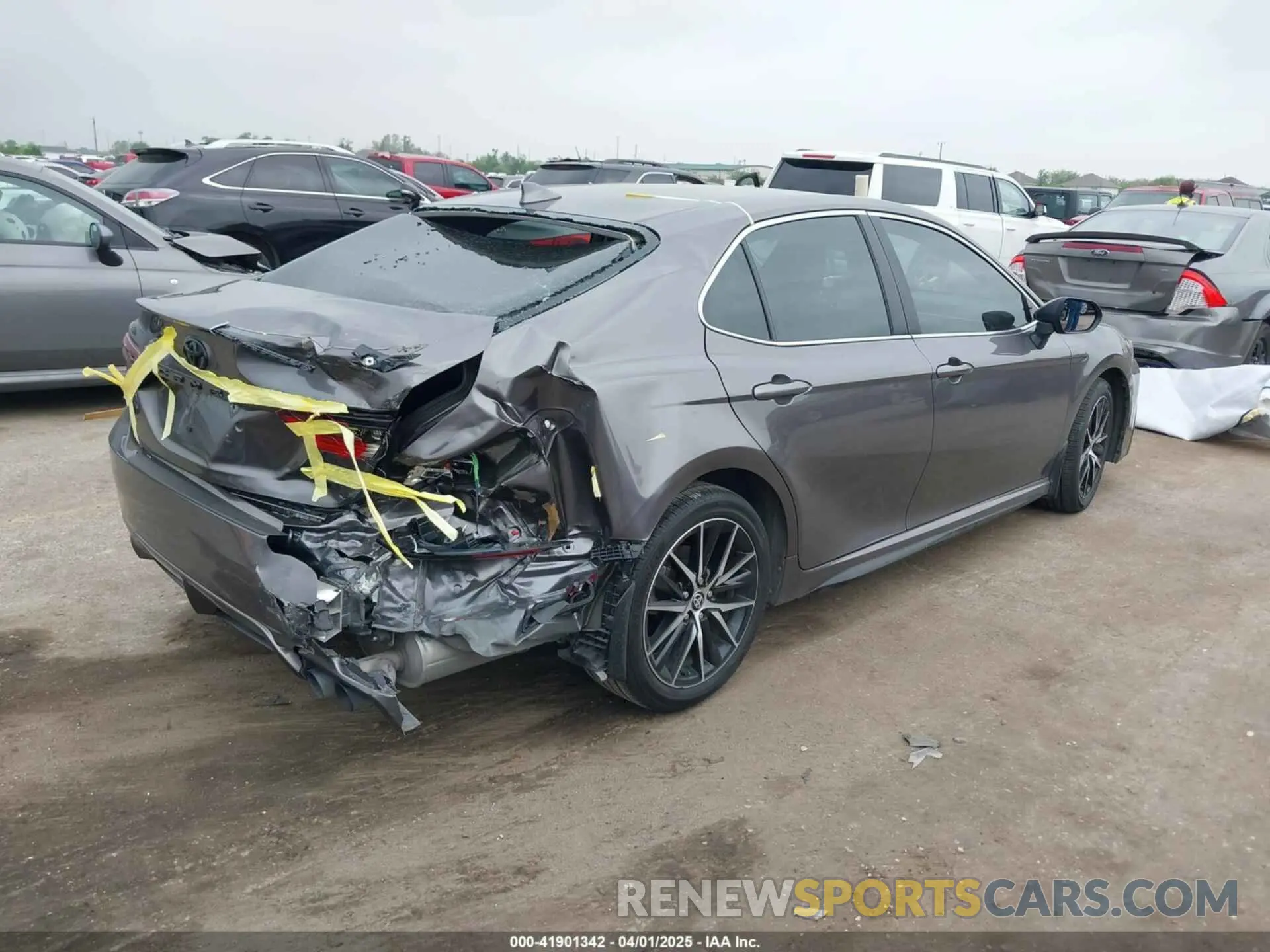 4 fotografías del automóvil dañado 4T1G11AK2PU835050 TOYOTA CAMRY 2023