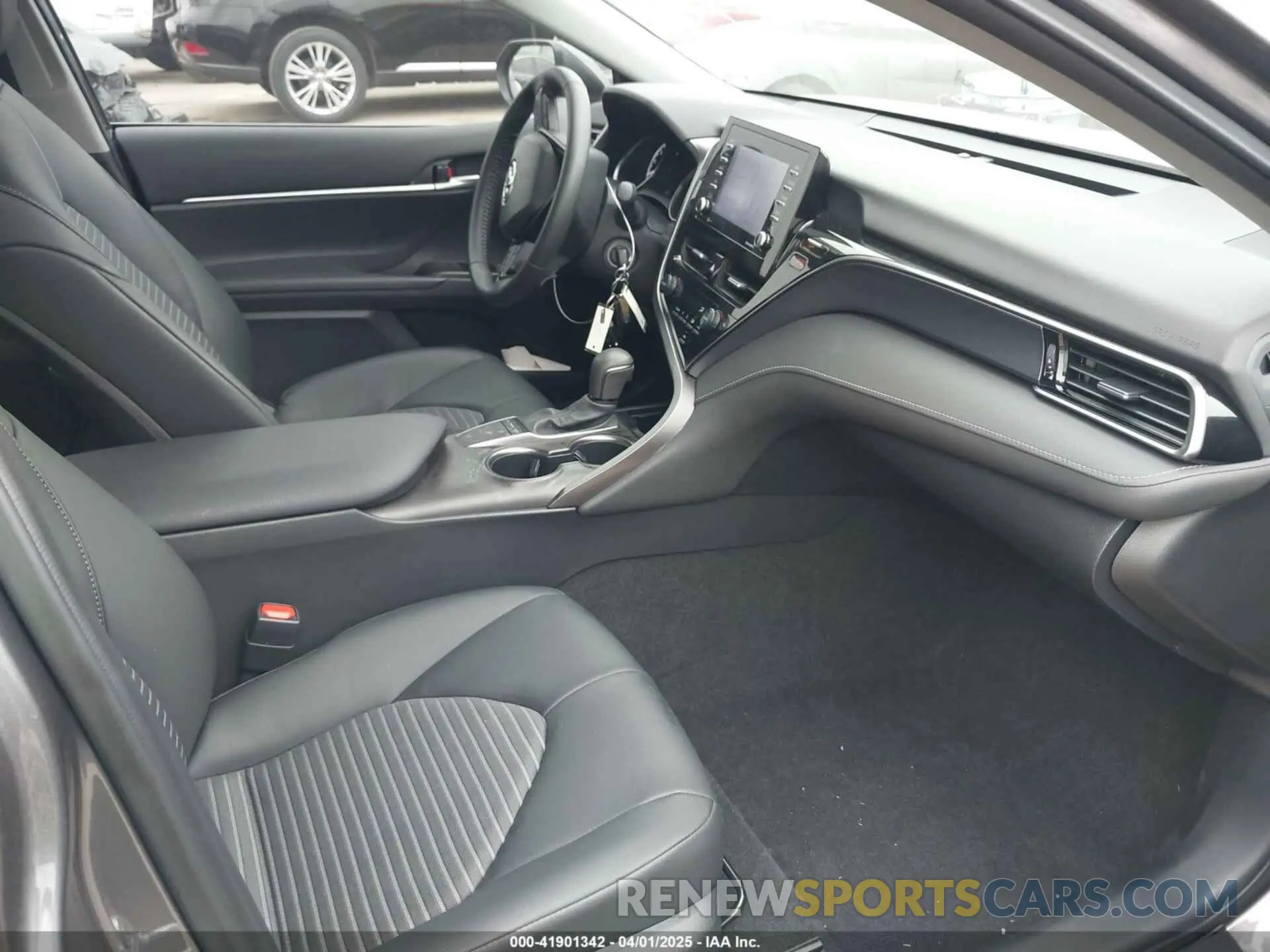 5 fotografías del automóvil dañado 4T1G11AK2PU835050 TOYOTA CAMRY 2023