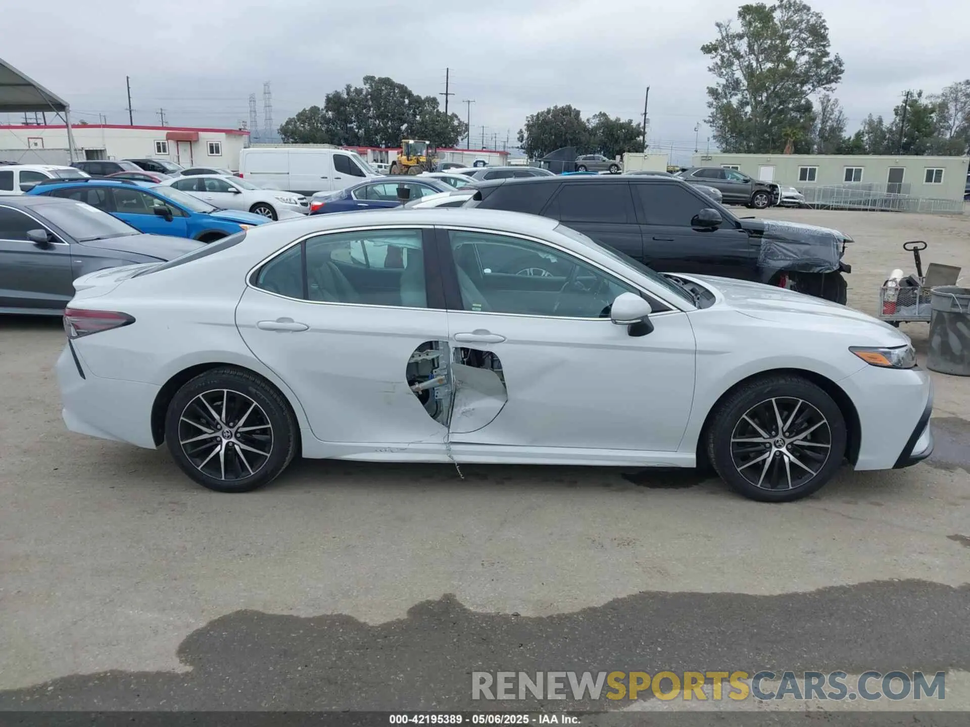 13 fotografías del automóvil dañado 4T1G11AK3PU097324 TOYOTA CAMRY 2023