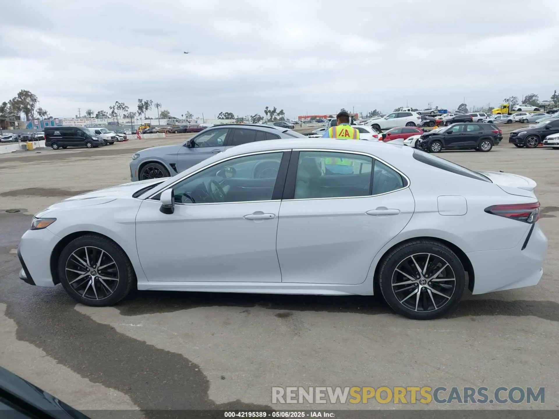 14 fotografías del automóvil dañado 4T1G11AK3PU097324 TOYOTA CAMRY 2023