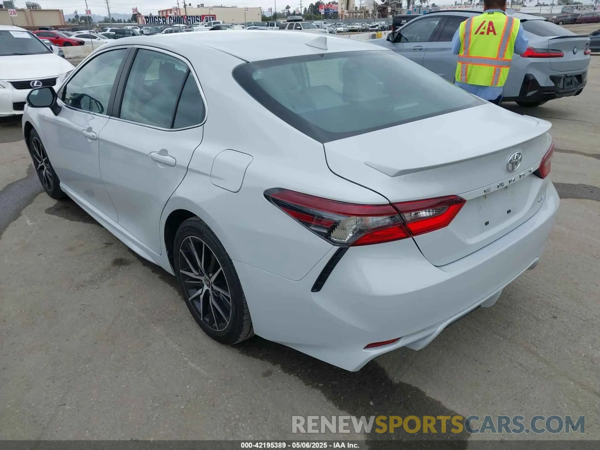 3 fotografías del automóvil dañado 4T1G11AK3PU097324 TOYOTA CAMRY 2023