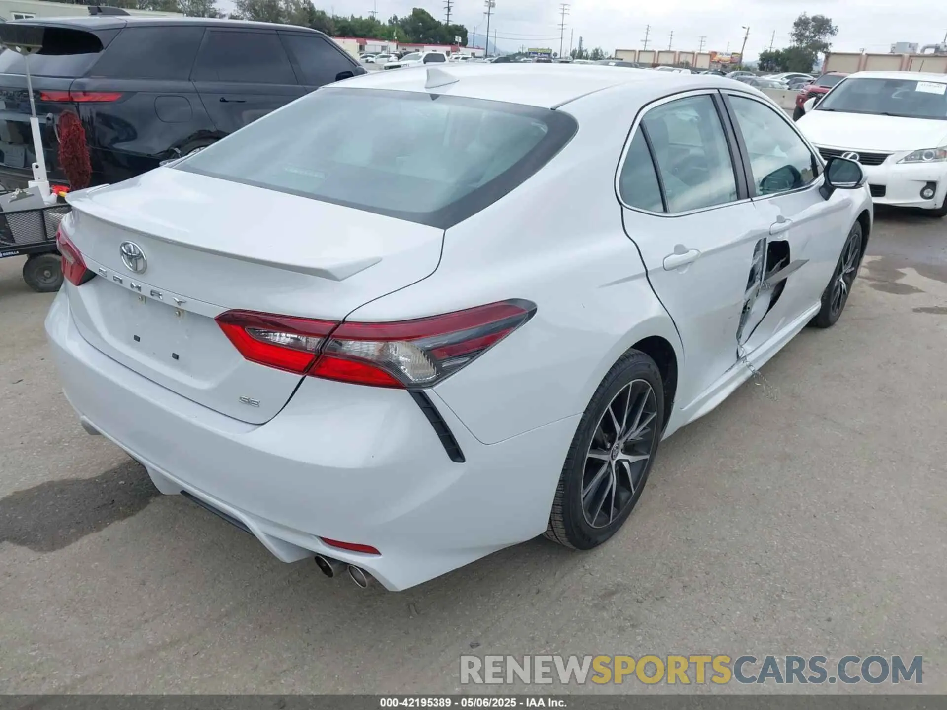 4 fotografías del automóvil dañado 4T1G11AK3PU097324 TOYOTA CAMRY 2023