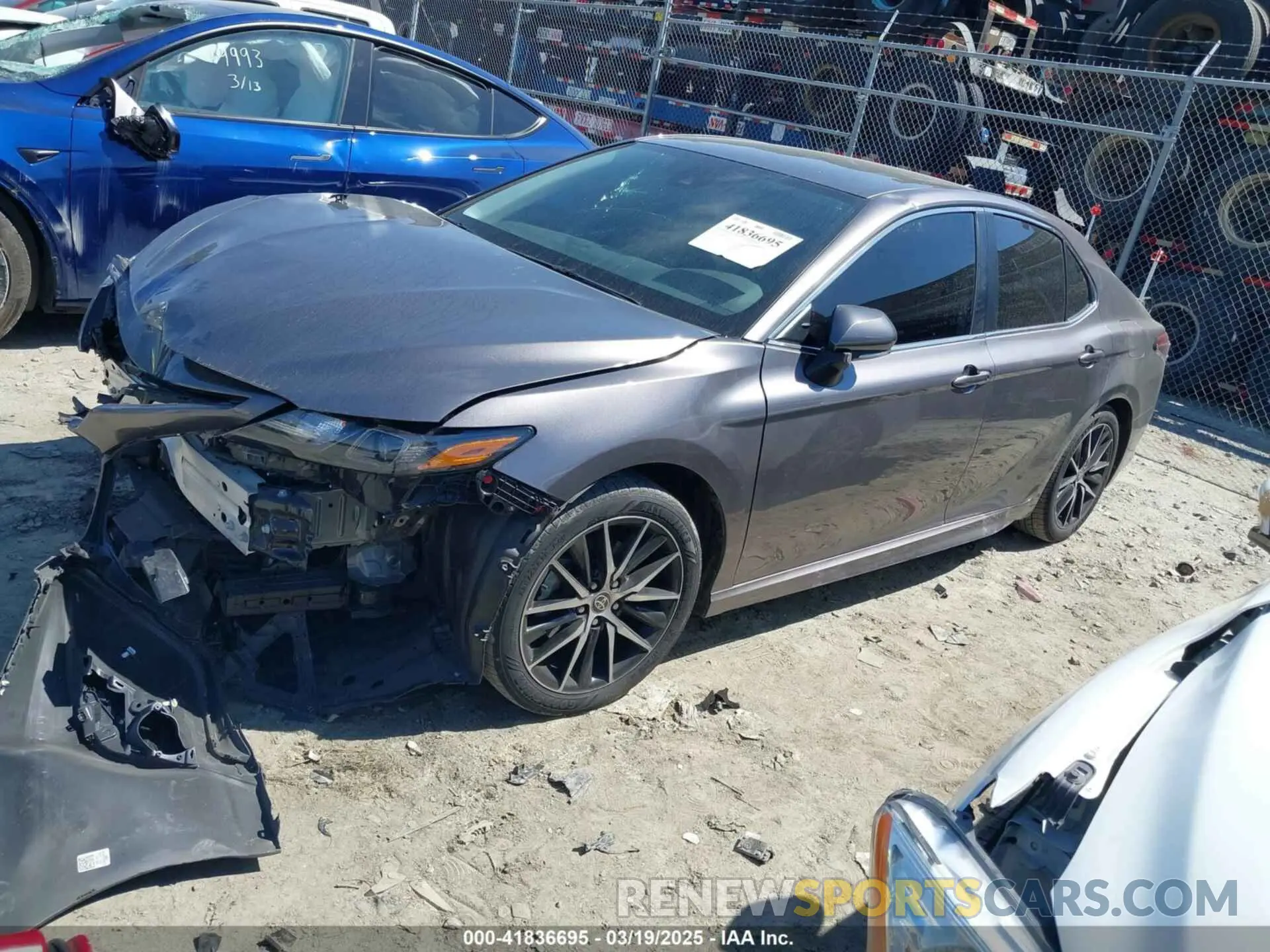 2 fotografías del automóvil dañado 4T1G11AK3PU101131 TOYOTA CAMRY 2023