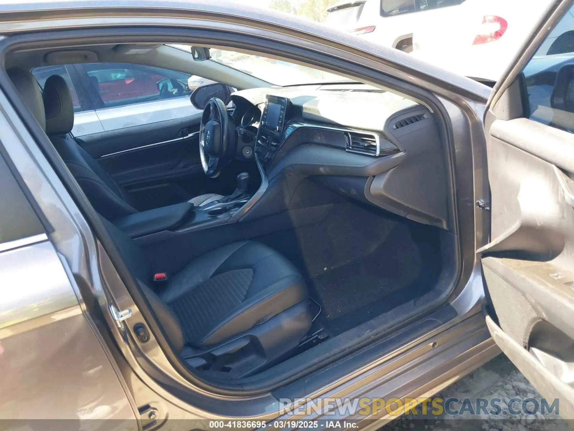 5 fotografías del automóvil dañado 4T1G11AK3PU101131 TOYOTA CAMRY 2023