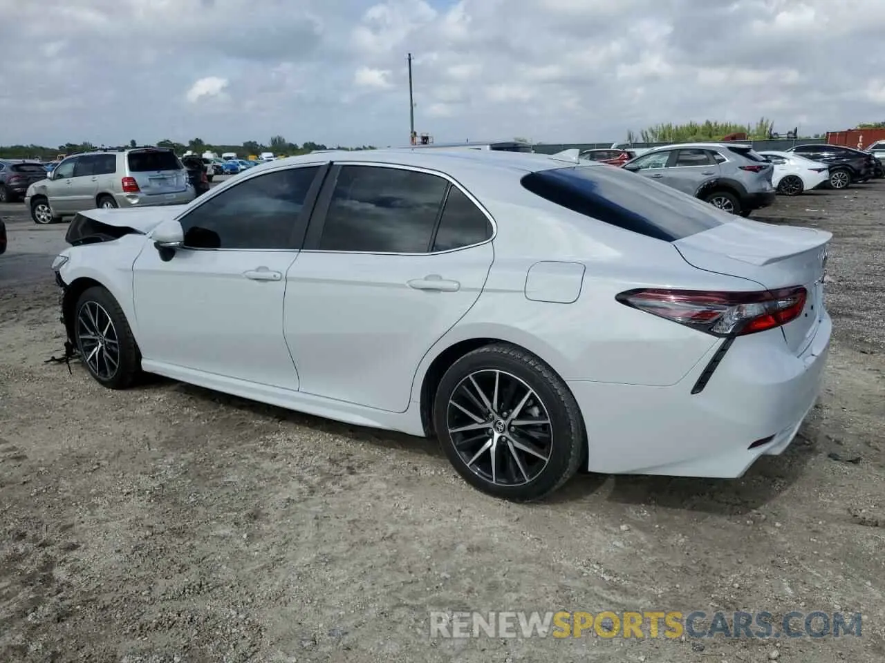 2 fotografías del automóvil dañado 4T1G11AK3PU113506 TOYOTA CAMRY 2023