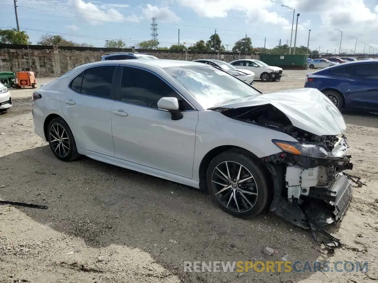 4 fotografías del automóvil dañado 4T1G11AK3PU113506 TOYOTA CAMRY 2023