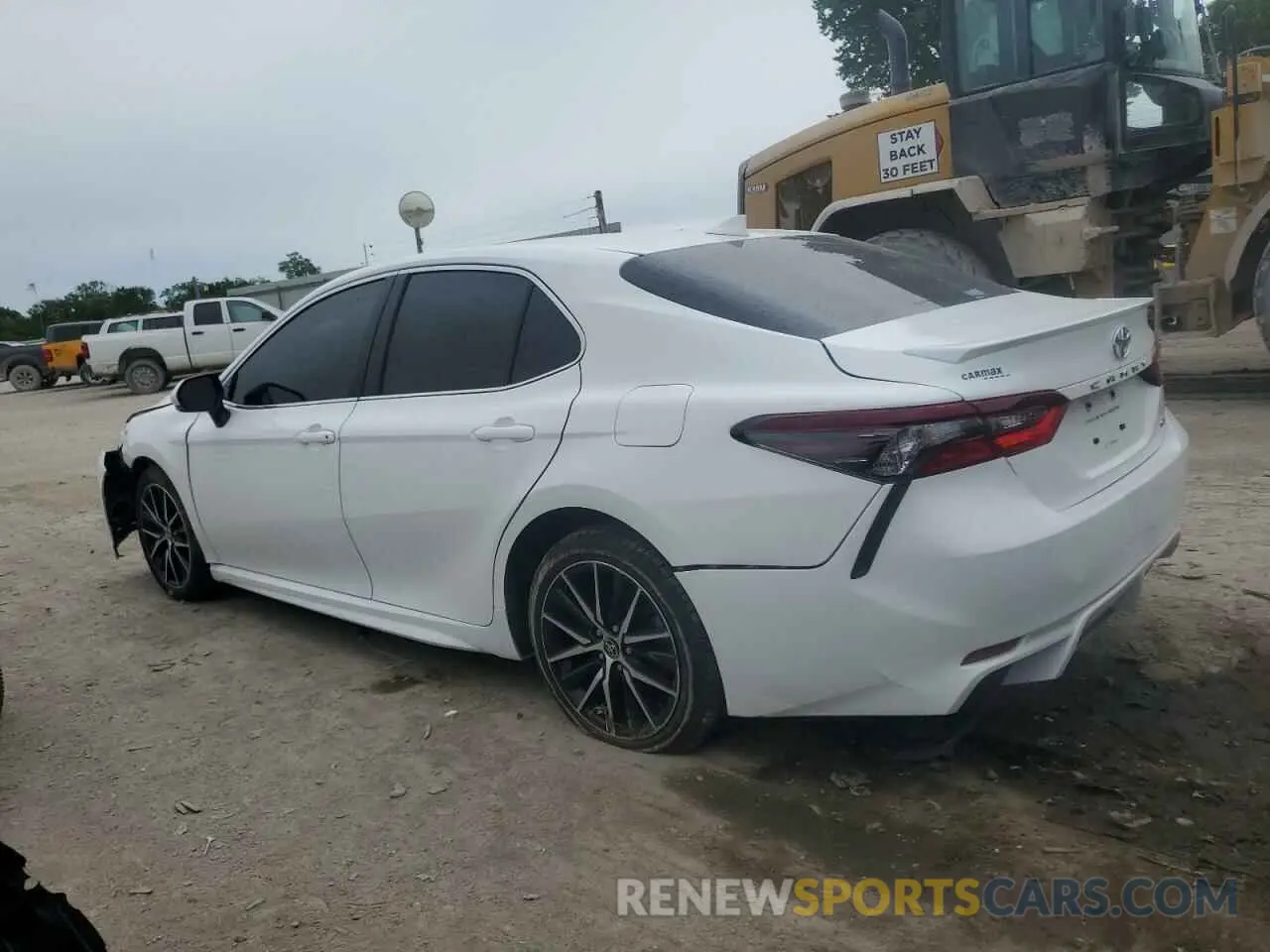 2 fotografías del automóvil dañado 4T1G11AK3PU128006 TOYOTA CAMRY 2023