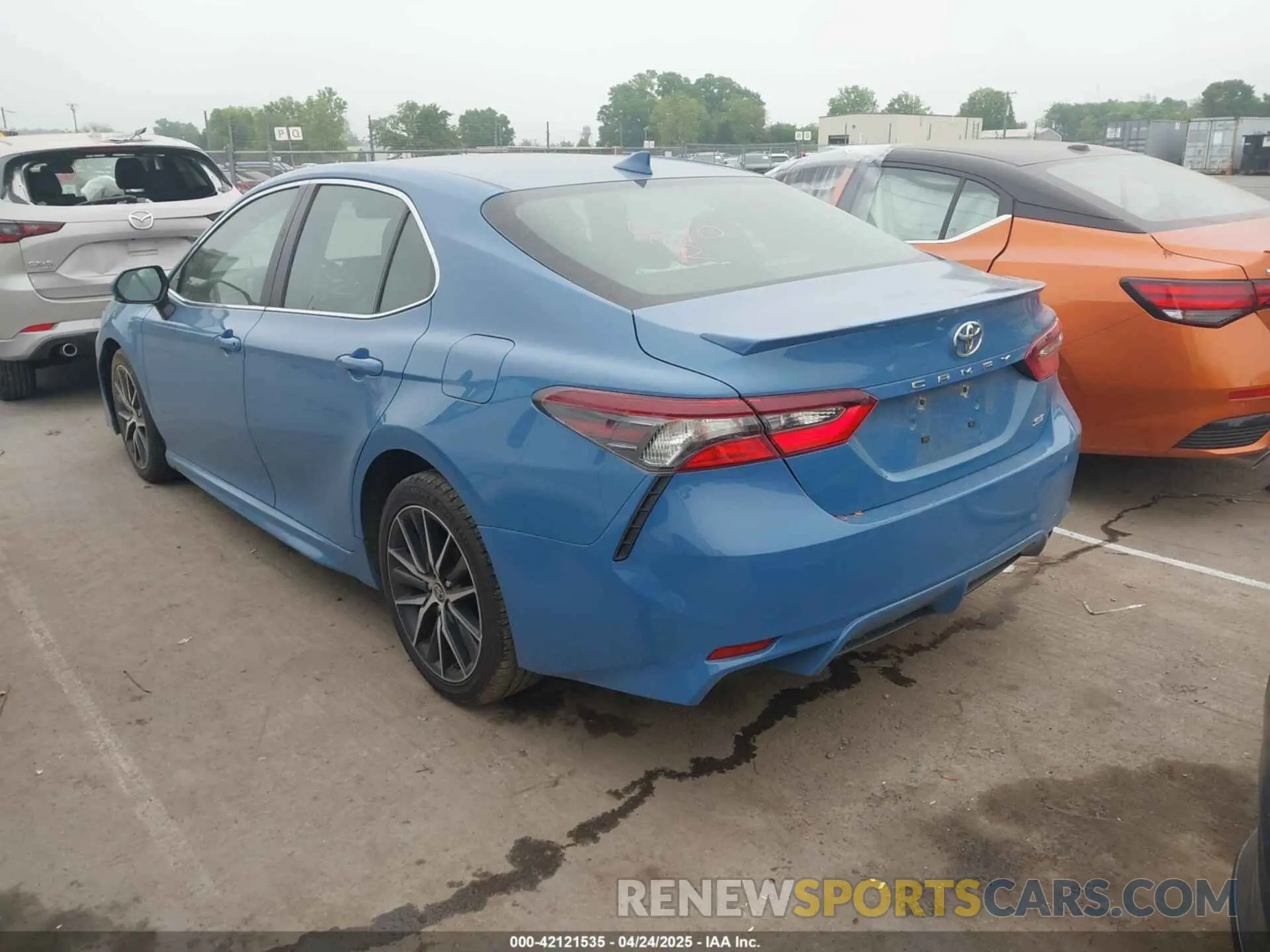 3 fotografías del automóvil dañado 4T1G11AK3PU172927 TOYOTA CAMRY 2023