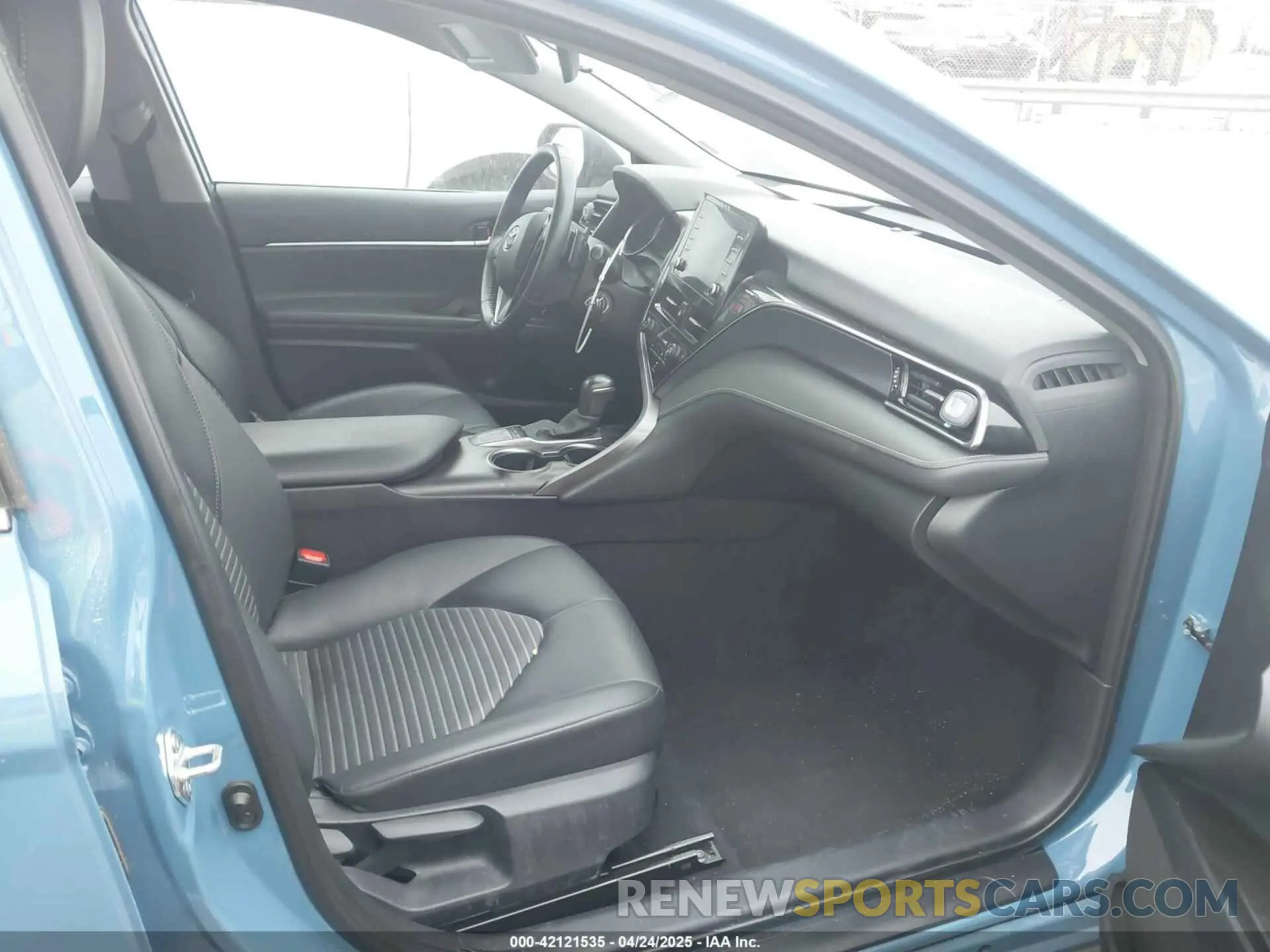 5 fotografías del automóvil dañado 4T1G11AK3PU172927 TOYOTA CAMRY 2023