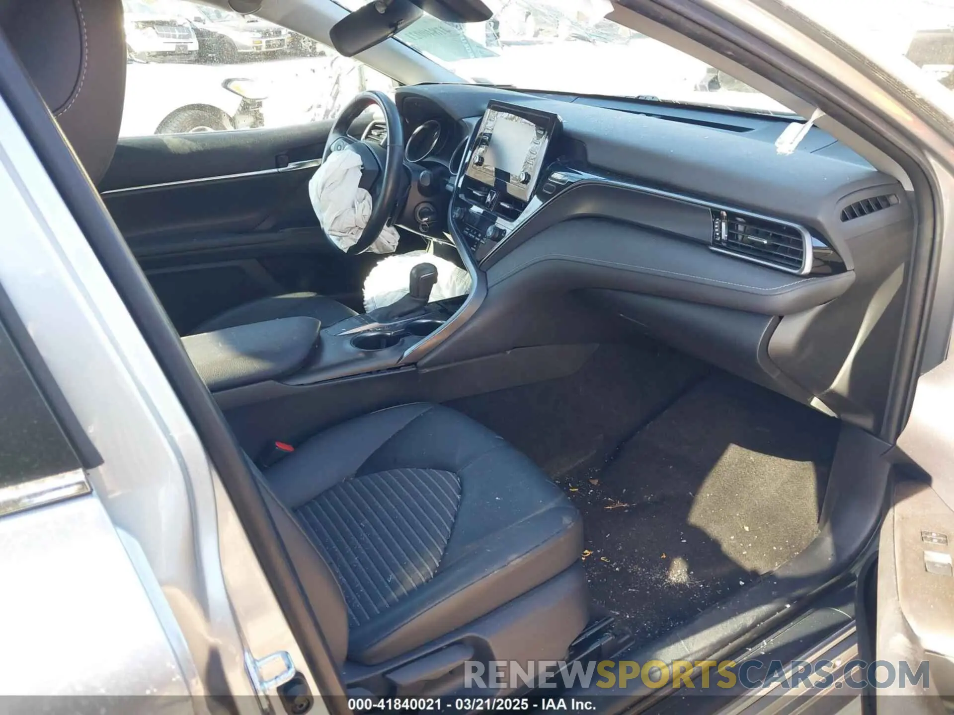 5 fotografías del automóvil dañado 4T1G11AK3PU720599 TOYOTA CAMRY 2023