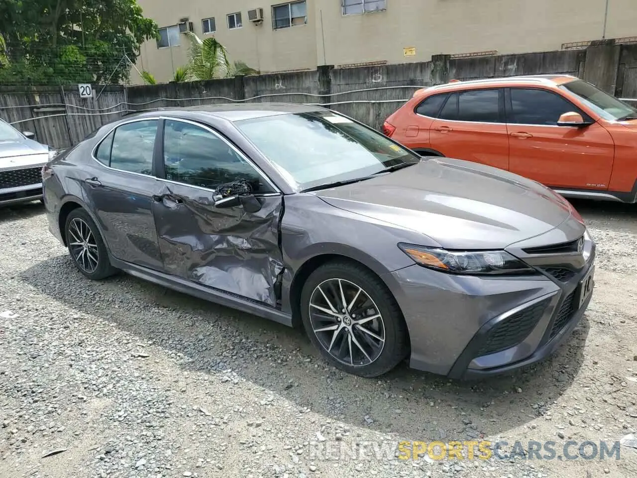 4 fotografías del automóvil dañado 4T1G11AK3PU740755 TOYOTA CAMRY 2023