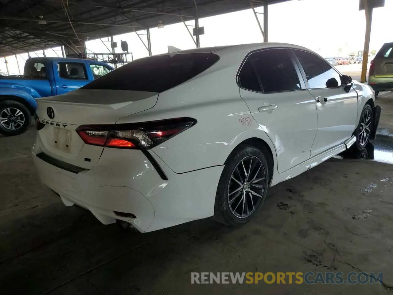 3 fotografías del automóvil dañado 4T1G11AK3PU751545 TOYOTA CAMRY 2023