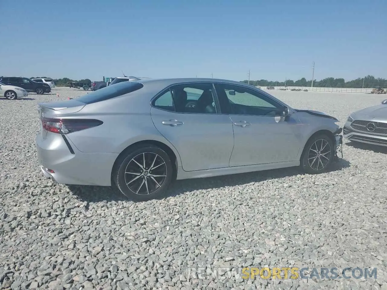 3 fotografías del automóvil dañado 4T1G11AK3PU758513 TOYOTA CAMRY 2023