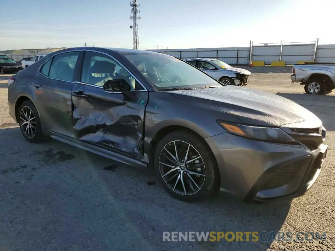 4 fotografías del automóvil dañado 4T1G11AK3PU769155 TOYOTA CAMRY 2023