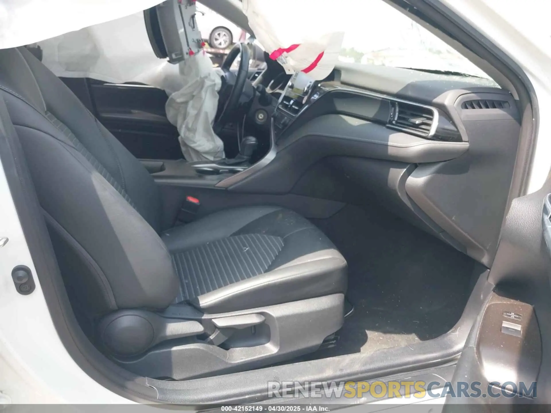 5 fotografías del automóvil dañado 4T1G11AK3PU784979 TOYOTA CAMRY 2023