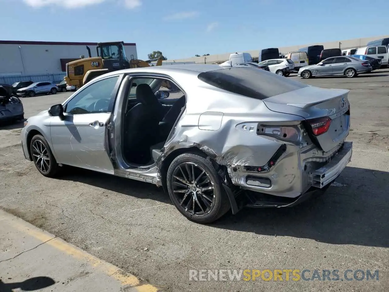 2 fotografías del automóvil dañado 4T1G11AK3PU800355 TOYOTA CAMRY 2023