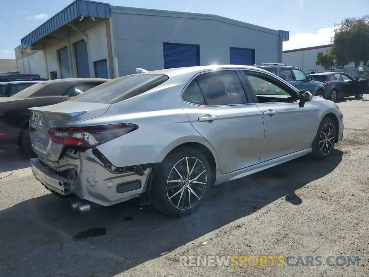 3 fotografías del automóvil dañado 4T1G11AK3PU800355 TOYOTA CAMRY 2023