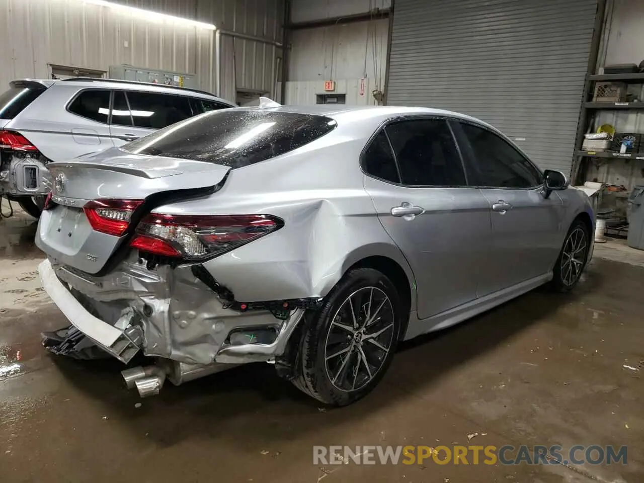 3 fotografías del automóvil dañado 4T1G11AK3PU807709 TOYOTA CAMRY 2023