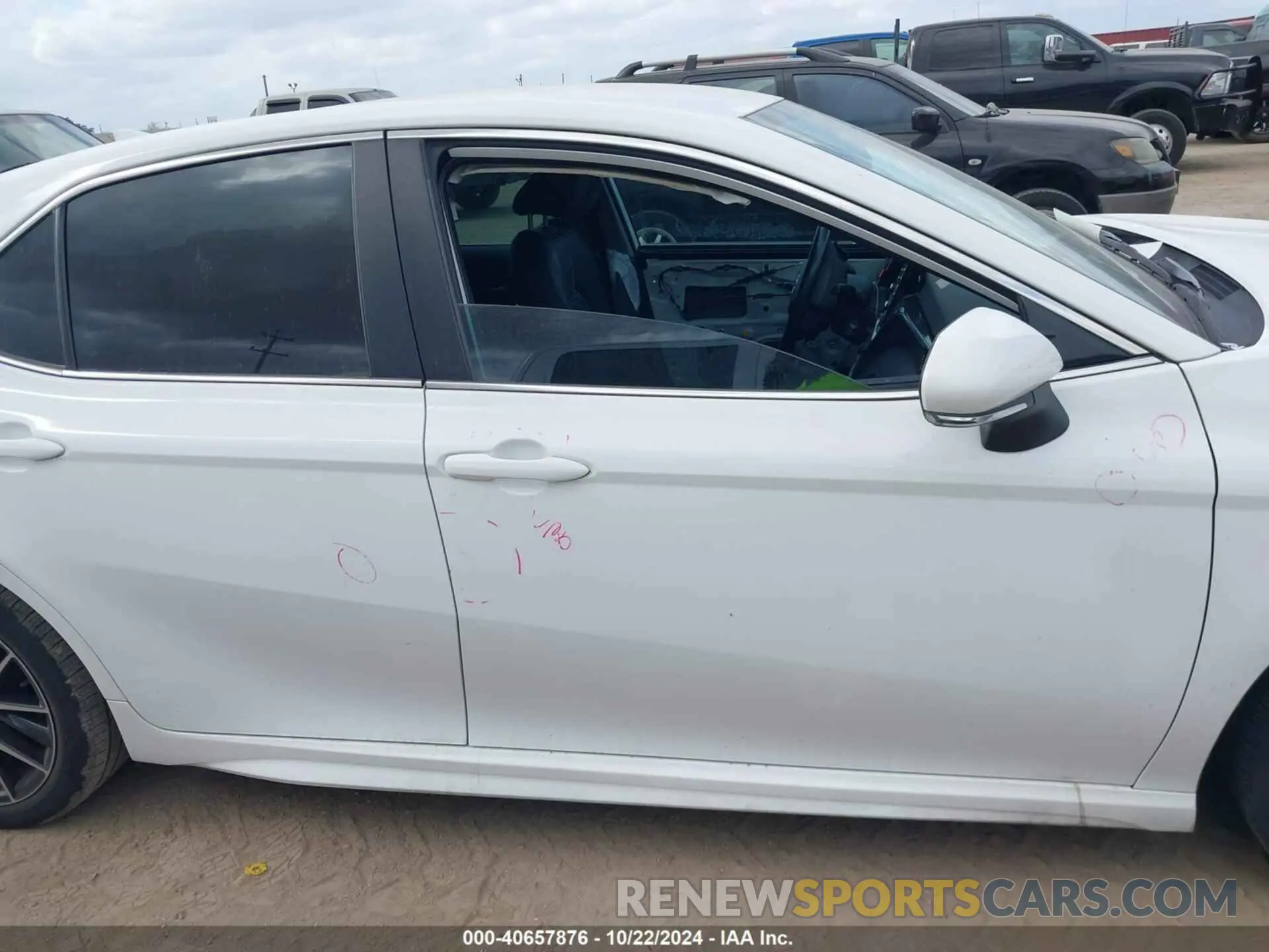 14 fotografías del automóvil dañado 4T1G11AK3PU818242 TOYOTA CAMRY 2023