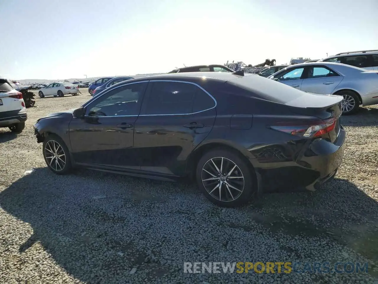 2 fotografías del automóvil dañado 4T1G11AK3PU827426 TOYOTA CAMRY 2023